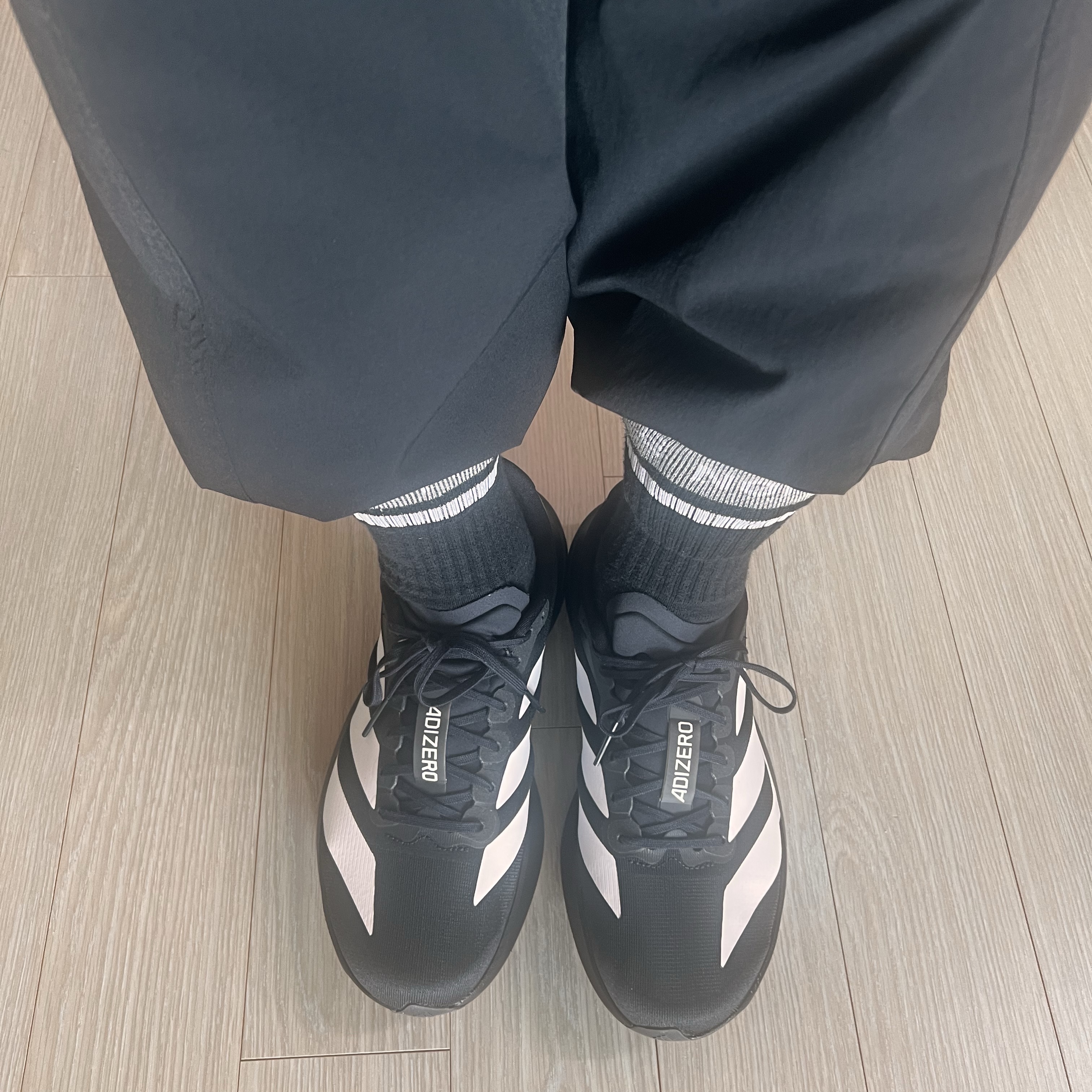 Adidas Adizero EVO SL Core Black Cloud White 착용 스타일
