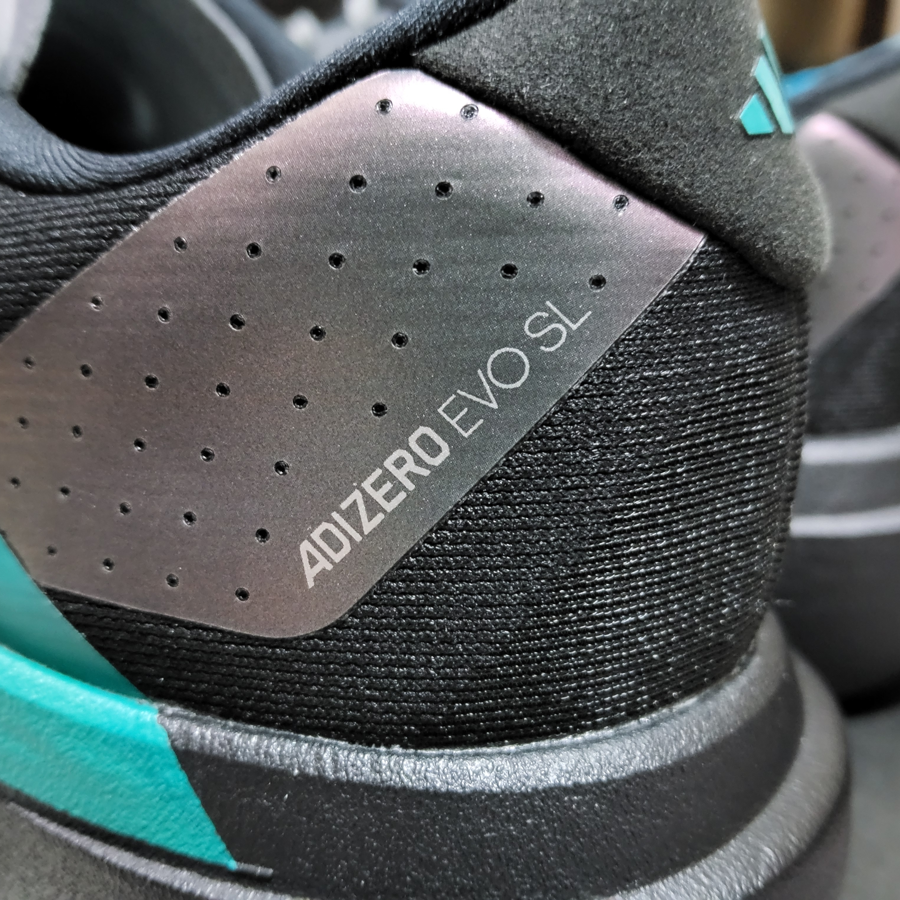 Adidas Adizero EVO SL  Core Black Pure Teal 착용 스타일 - 4