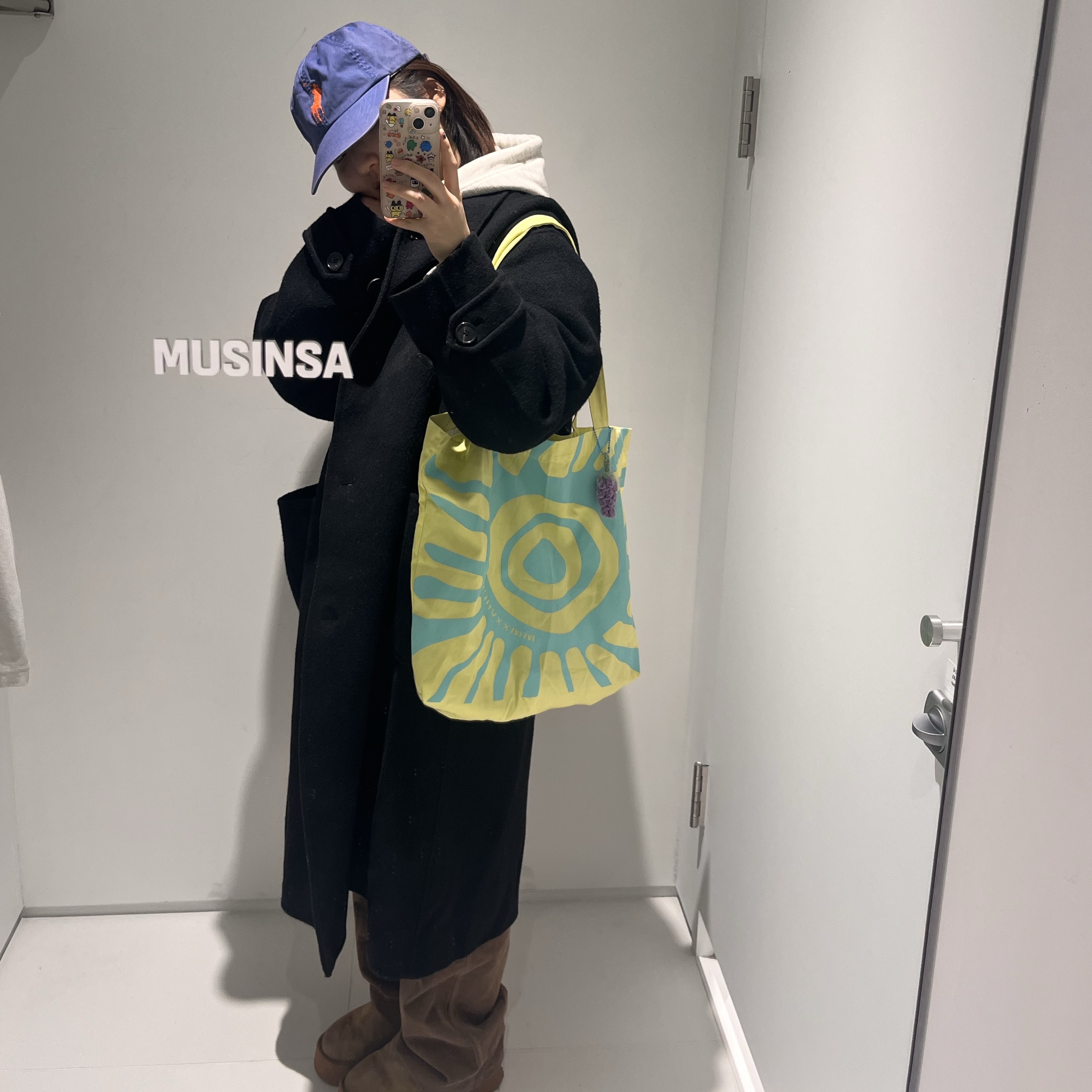 Hatchingroom x Mascompany Haema Bag Lemon 착용 스타일