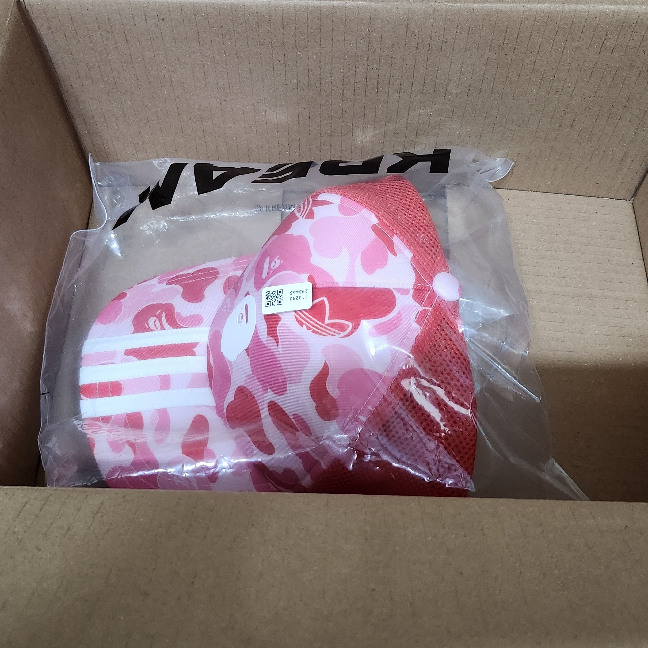Adidas x BAPE Trucker Cap Clear Pink 착용 스타일 - 5