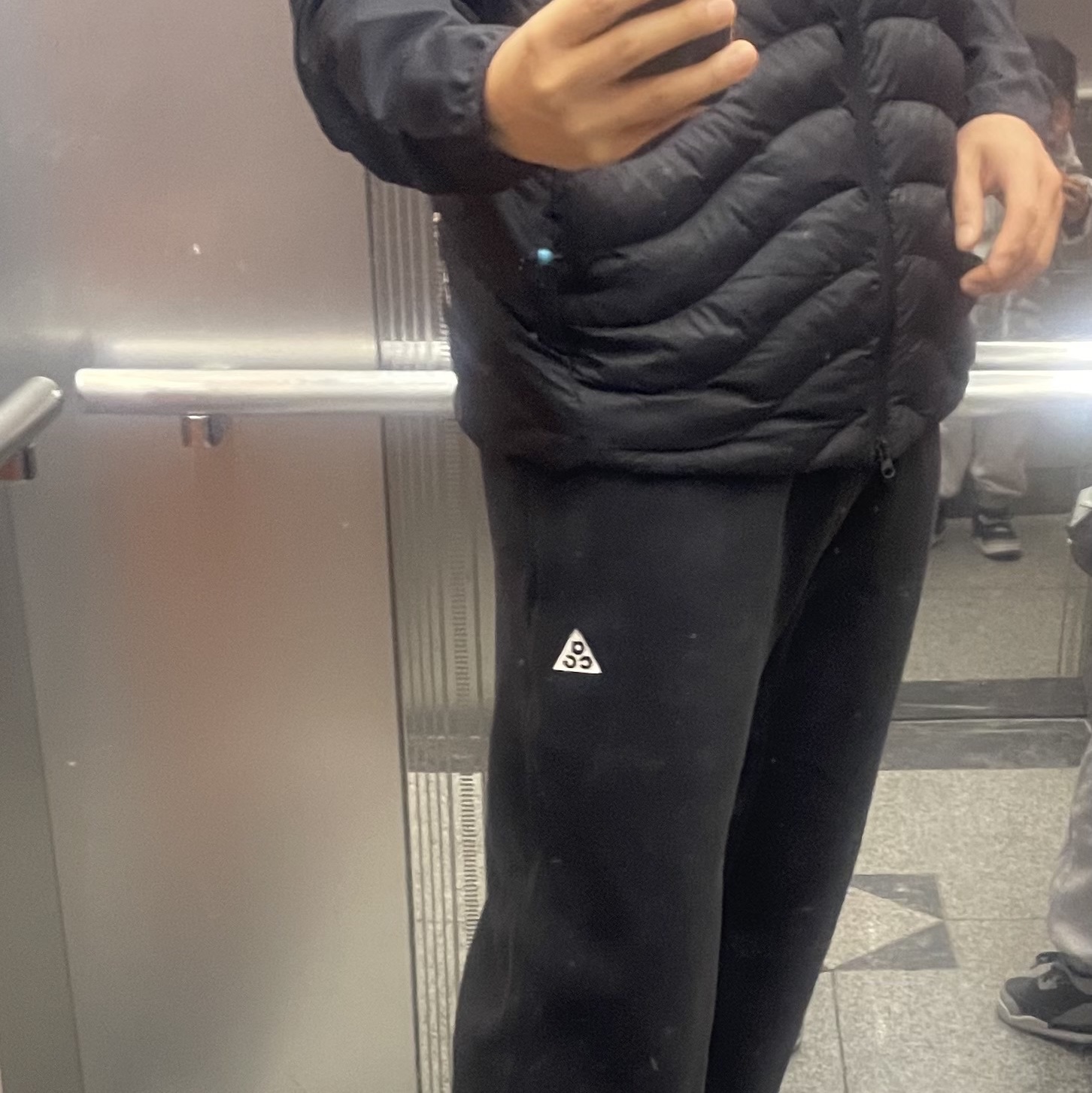 Nike ACG Polartec Wolf Tree Pants Black Summit White - Asia, Nike ACG Lava Flow Therma-Fit ADV Vest Black Summit White - Asia 착용 스타일