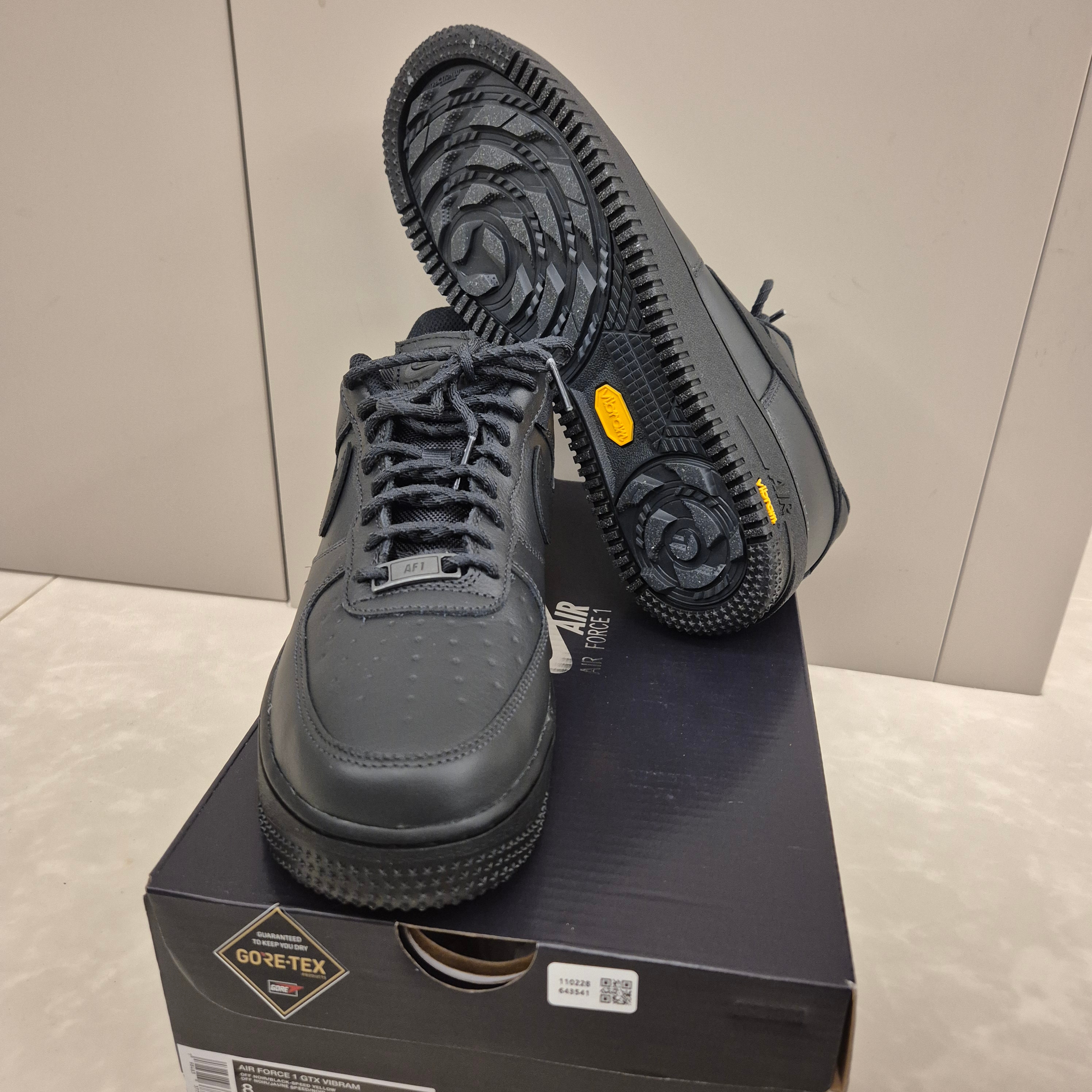 Nike Air Force 1 Low Gore-Tex Vibram Off Noir and Black 착용 스타일 - 2
