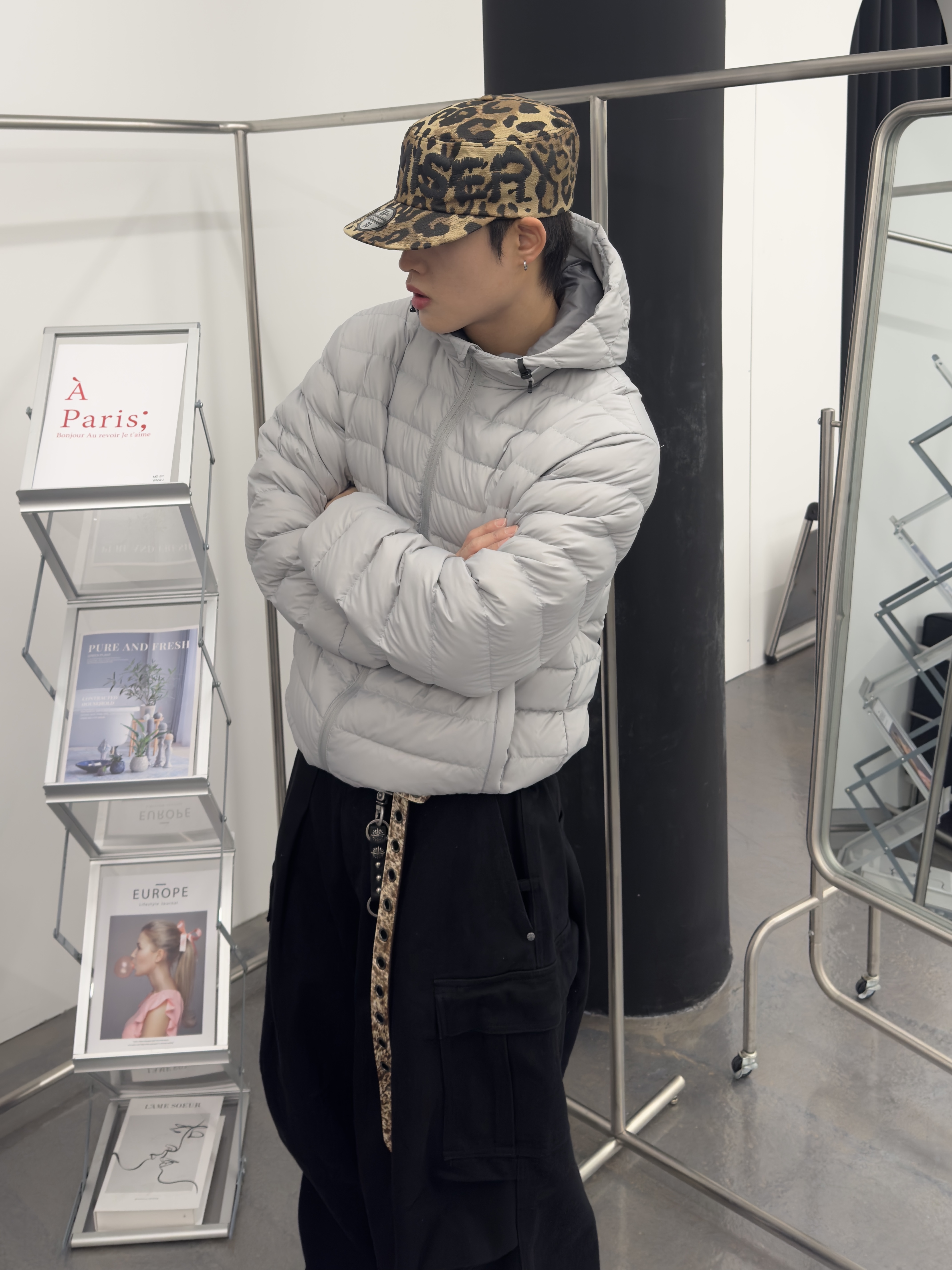 QT8 GARMENTS Duck Down Lightweight Jacket Light Grey 착용 스타일 - 2