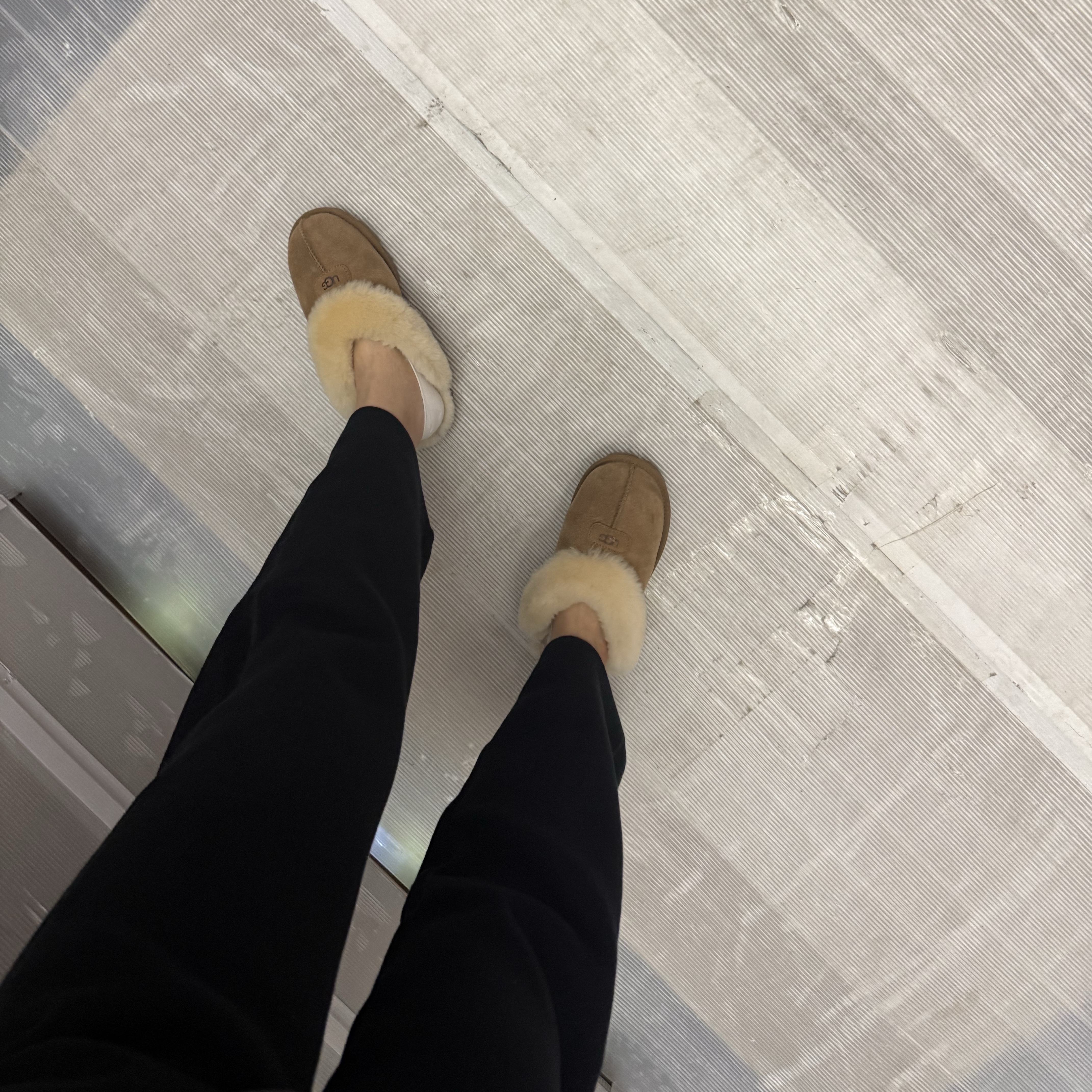 (W) UGG Coquette Slipper Chestnut 착용 스타일