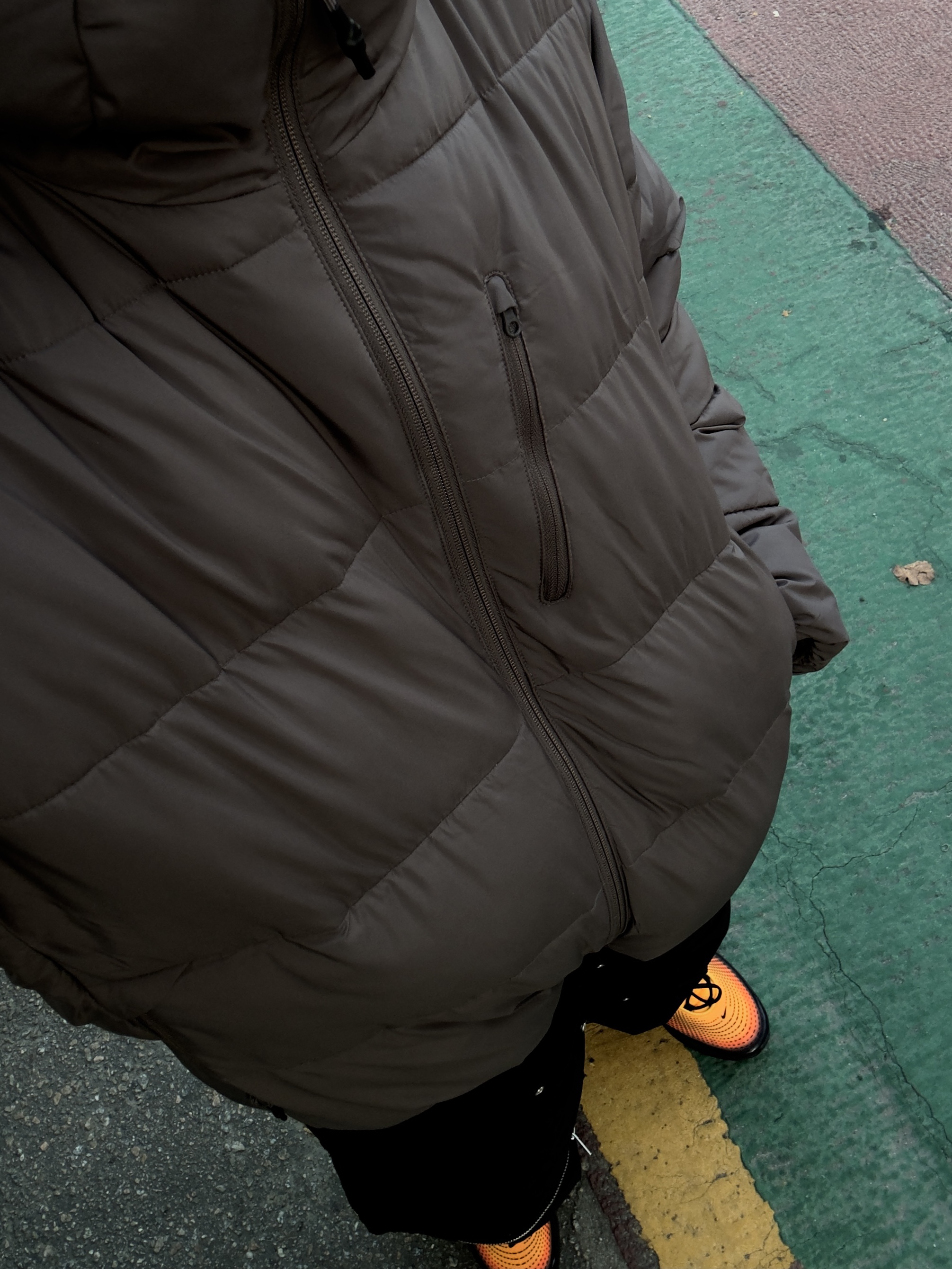 Nike Air Max Dn SE Laser Orange Comet Red 착용 스타일 - 4