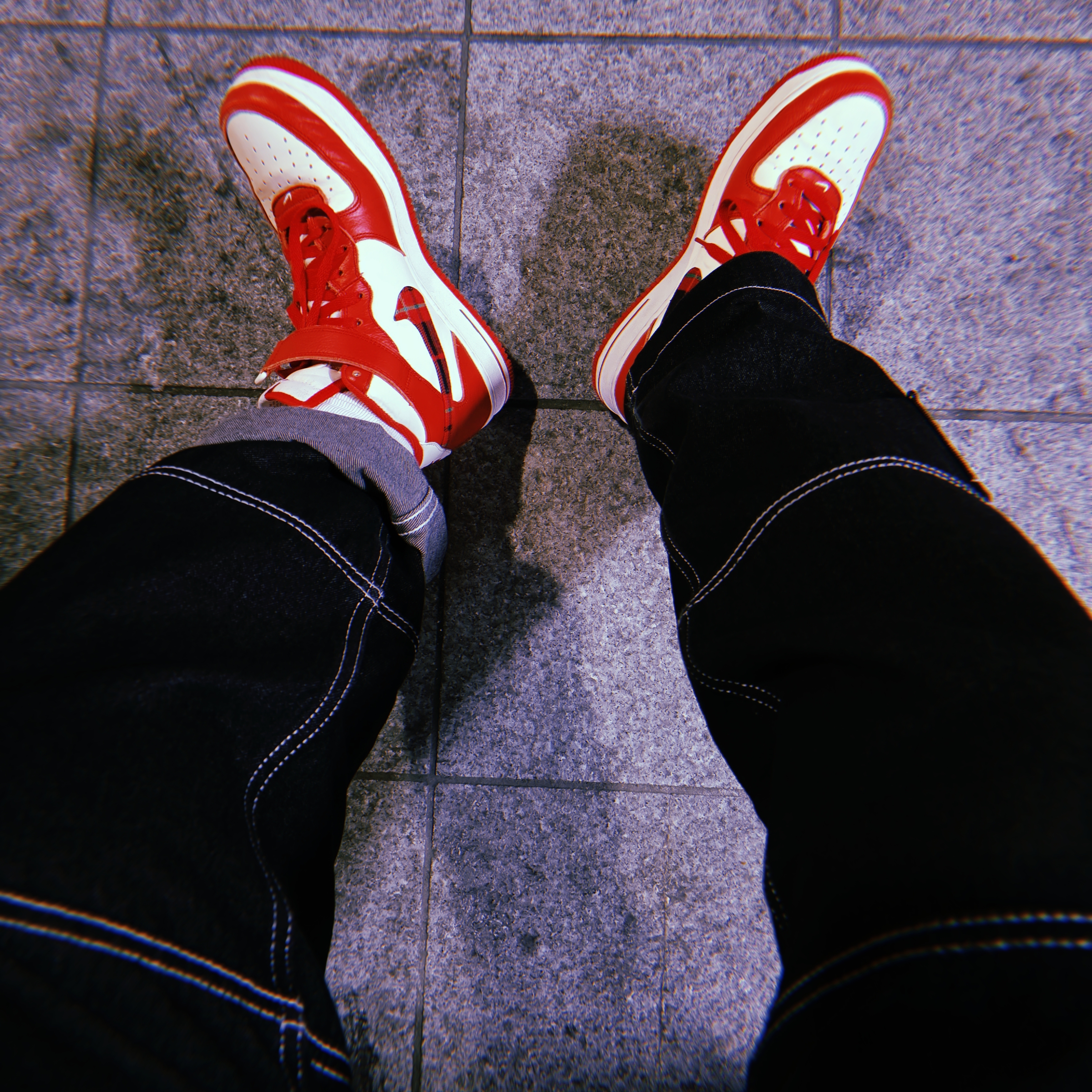 Nike Air Force 1 Mid '07 LX University Red and Pale Ivory 착용 스타일 - 2
