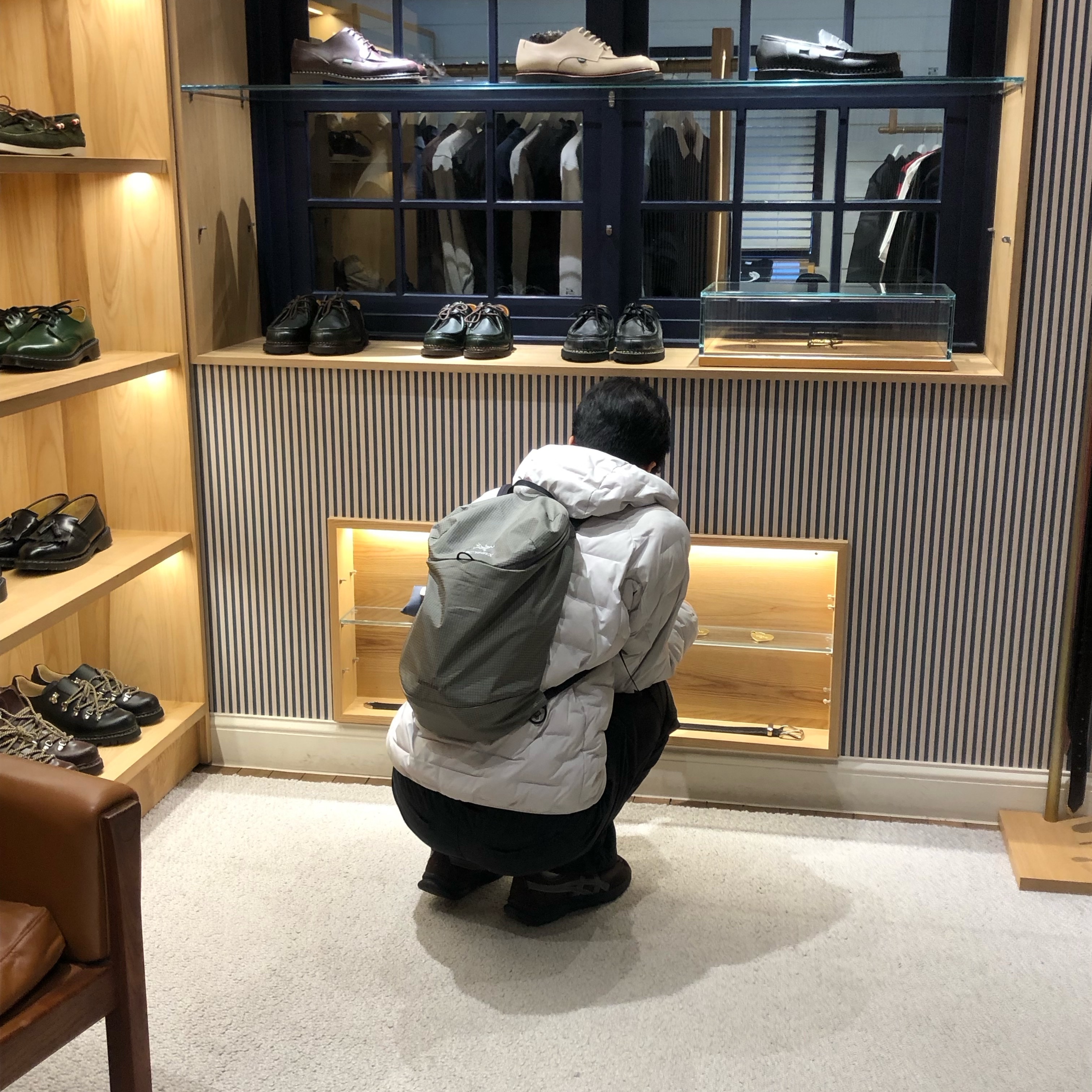 Arc'teryx Konseal 15 Backpack Forage, Asics Life Walker 010 Coffee - 3E Wide 착용 스타일