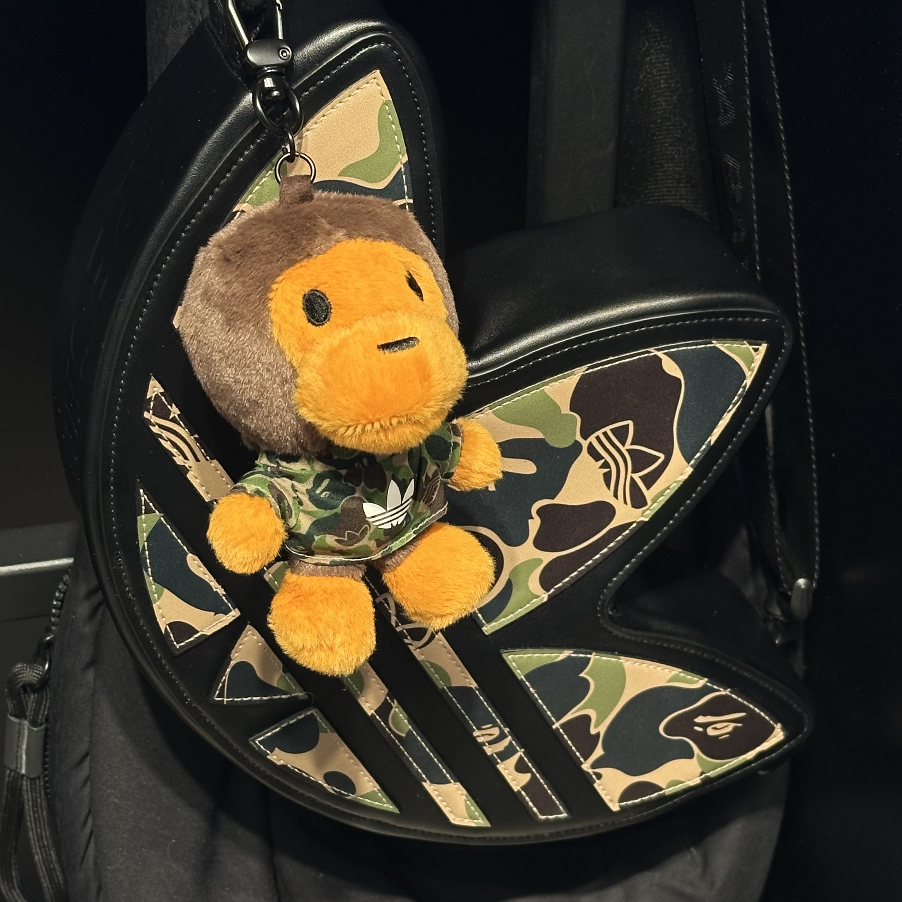 Adidas x BAPE Trefoil Shoulder Bag Black 착용 스타일