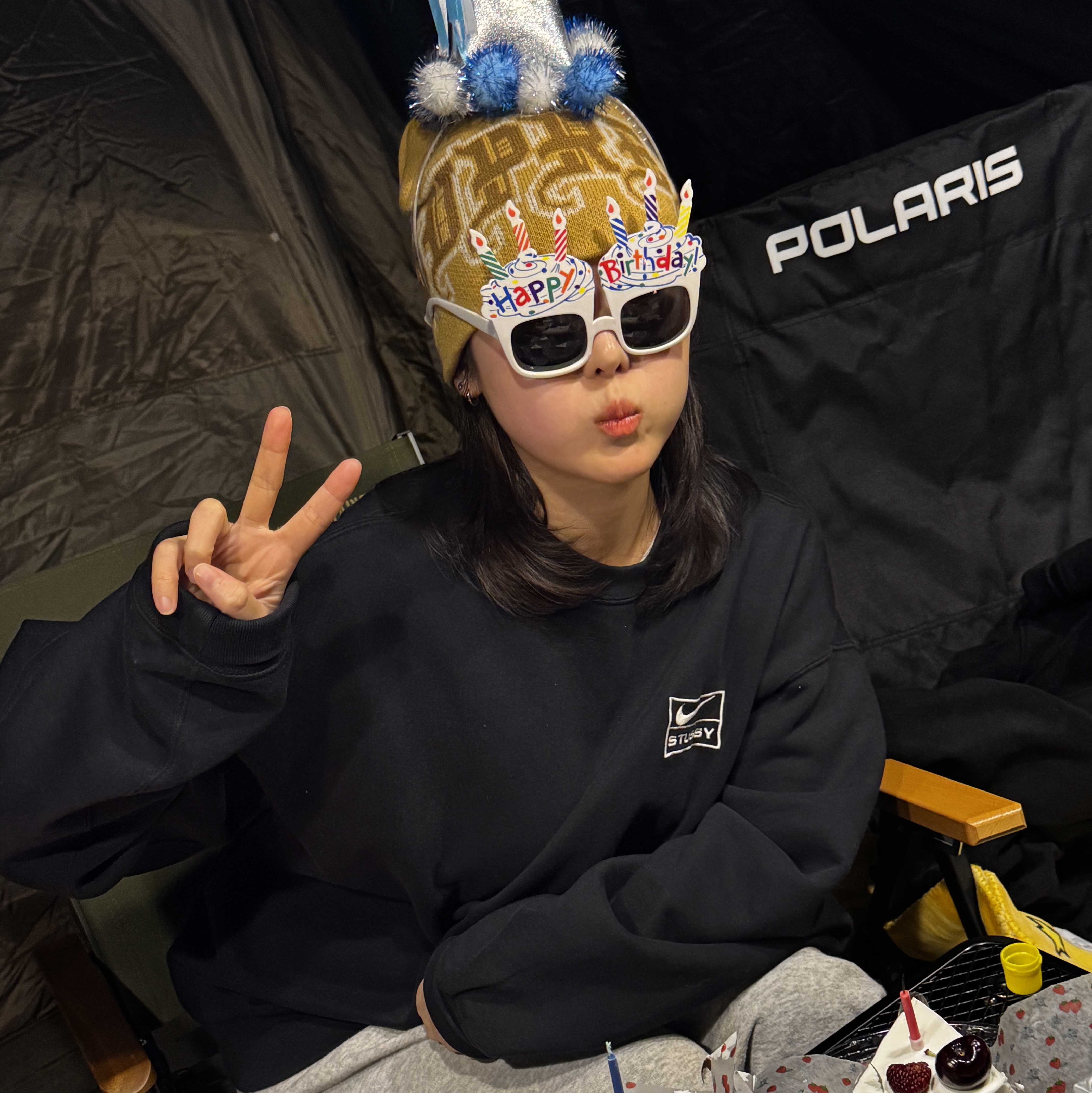 Nike x Stussy NRG Washed Fleece Crewneck Black (DO5310-010), Supreme New Era Outline Beanie Tan - 25FW 착용 스타일 - 1
