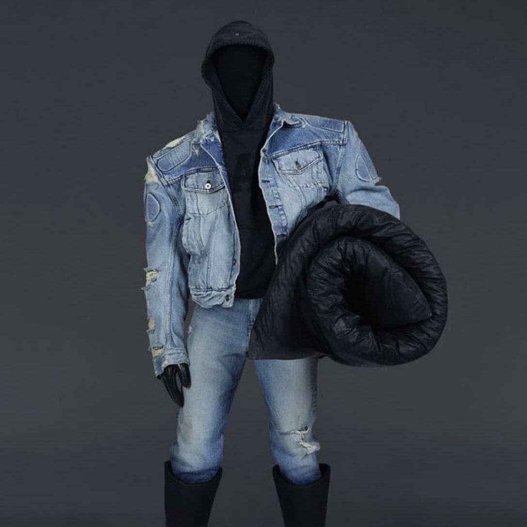 Yeezy Gap Engineered By Balenciaga Padded Denim Jacket Grey Wash, Yeezy Gap Engineered By Balenciaga Padded Denim Jacket Blue 착용 스타일 - 2