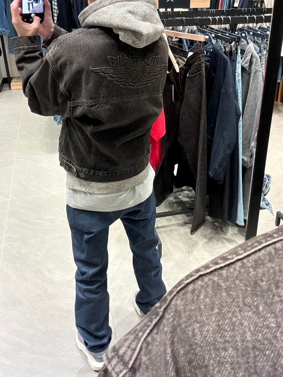 Levi's x Jordan Type III Trucker Black 착용 스타일 - 1