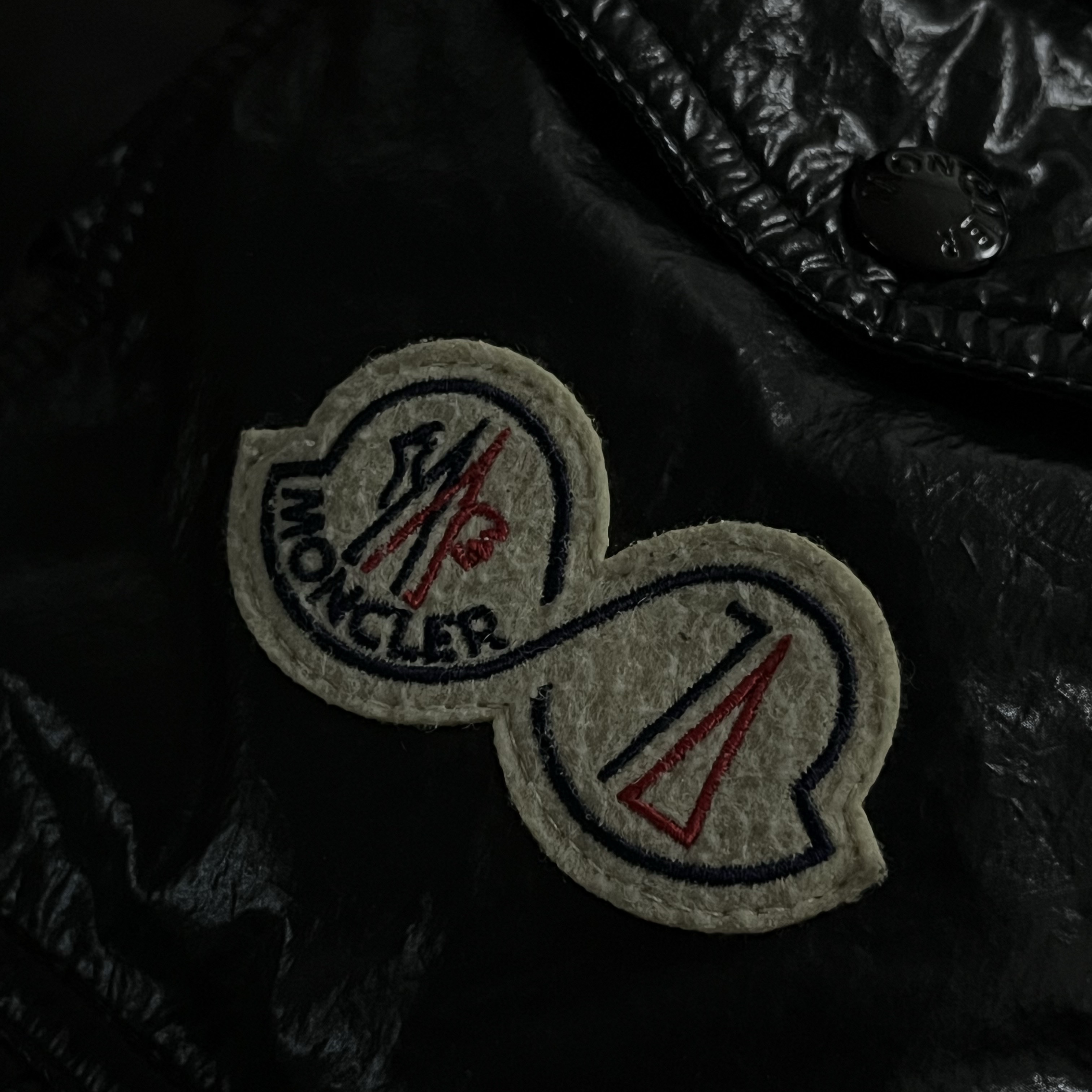 Moncler Maya 70 Short Down Jacket Black - 22FW 착용 스타일