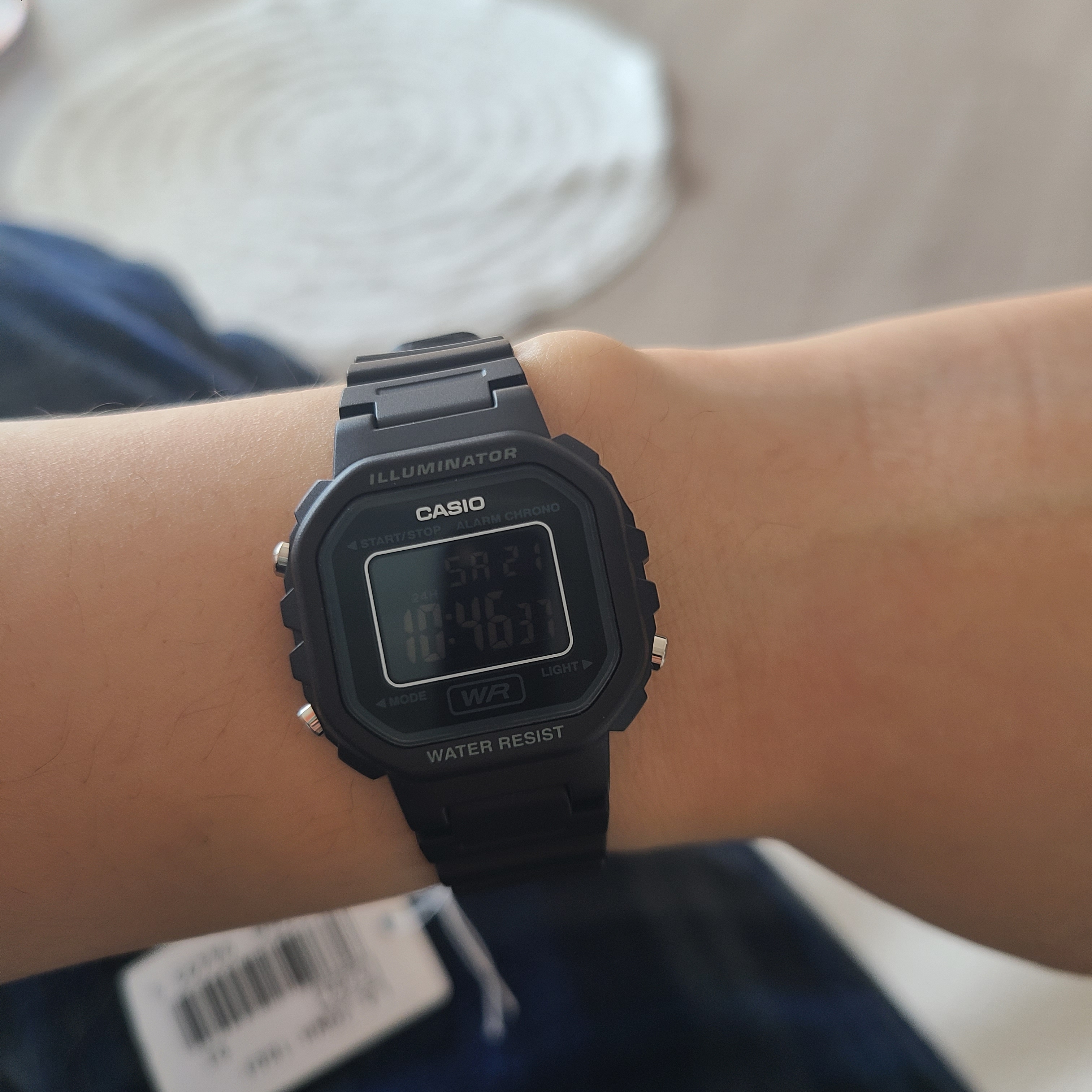 Casio LA-20WH-1B 착용 스타일