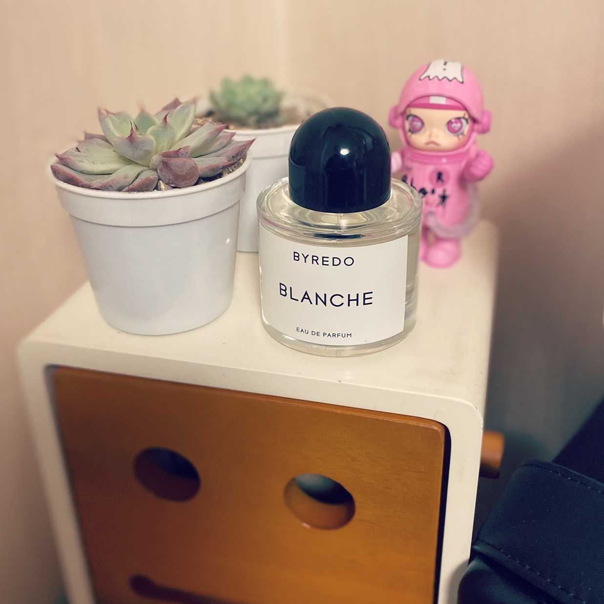 Byredo Blanche Eau De Parfum 50ml, Pop Mart Mega Space Molly 100% Series4 Sealed Case (1 Blind Box) 착용 스타일