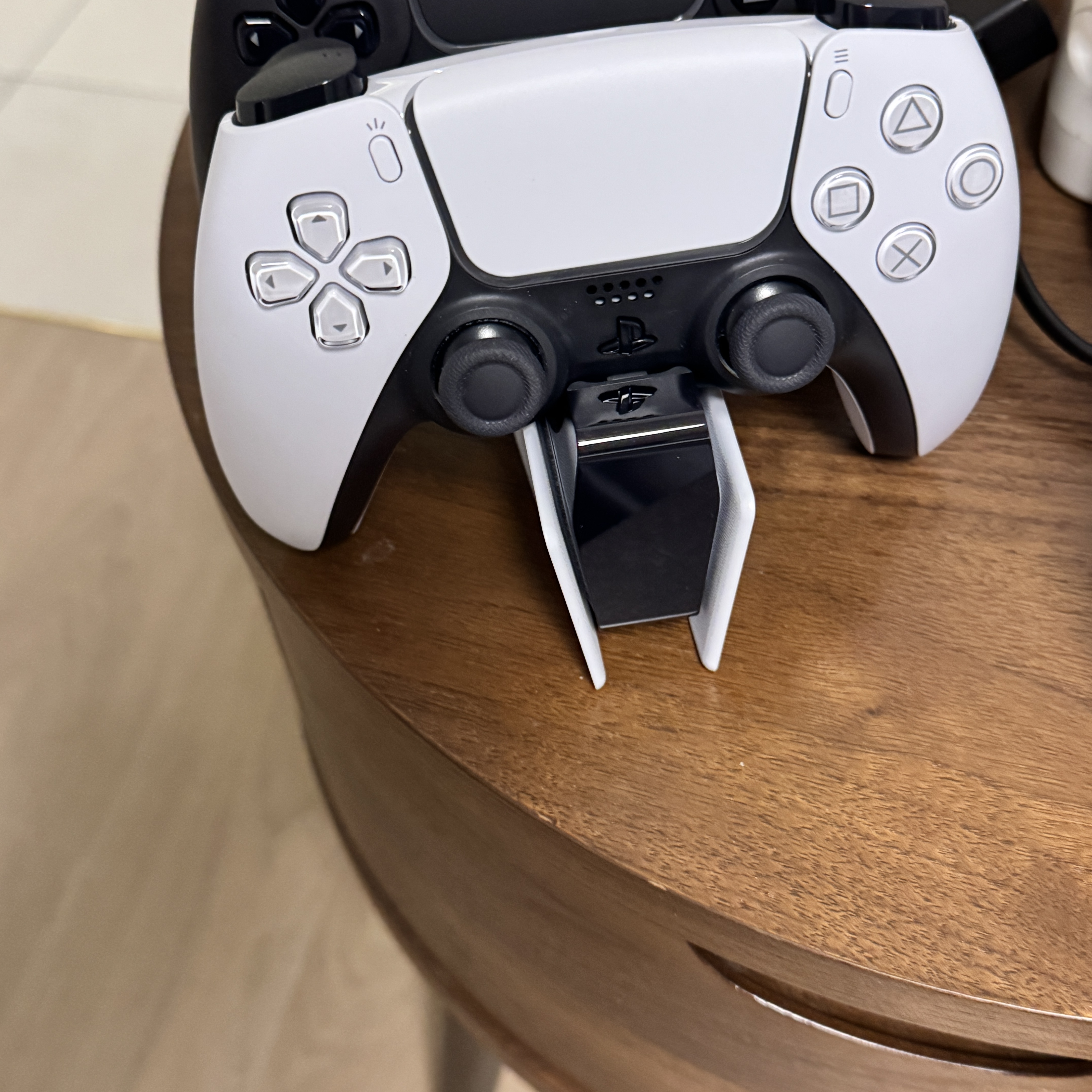 PlayStation 5 DualSense Charging Station 착용 스타일