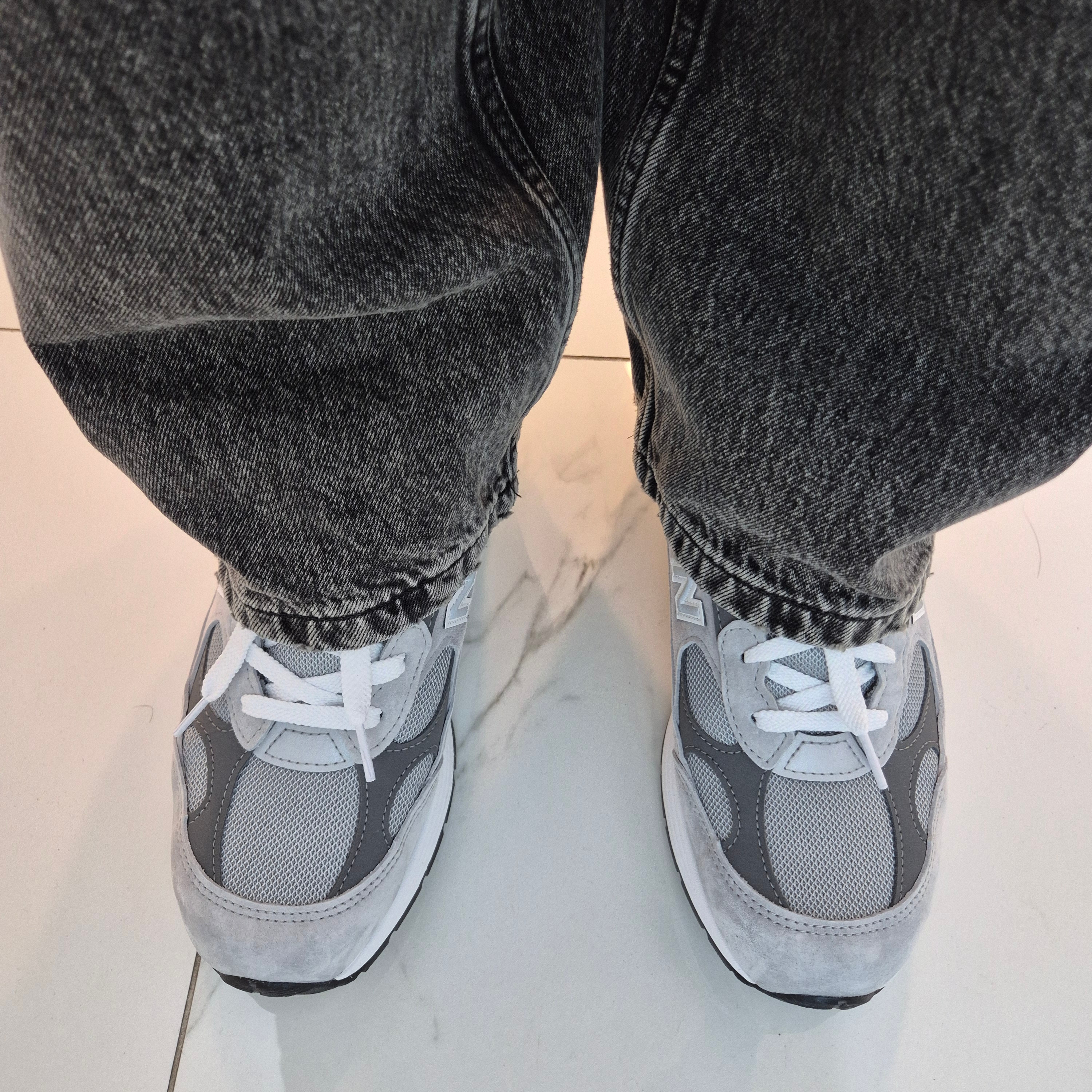 New Balance 992 Made in USA Core Grey Silver Metallic 착용 스타일 - 1