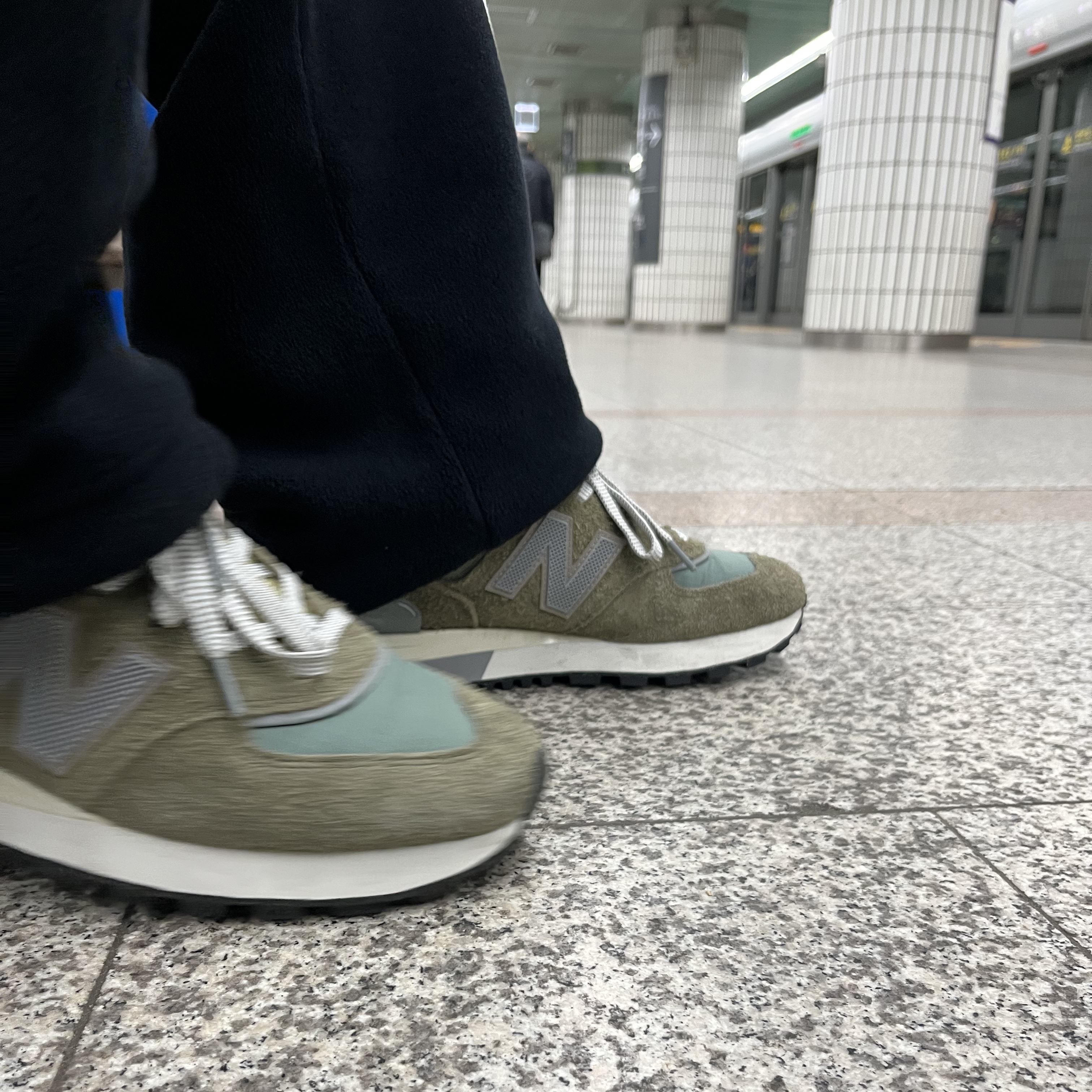 New Balance x Stone Island 574 Legacy Green 착용 스타일