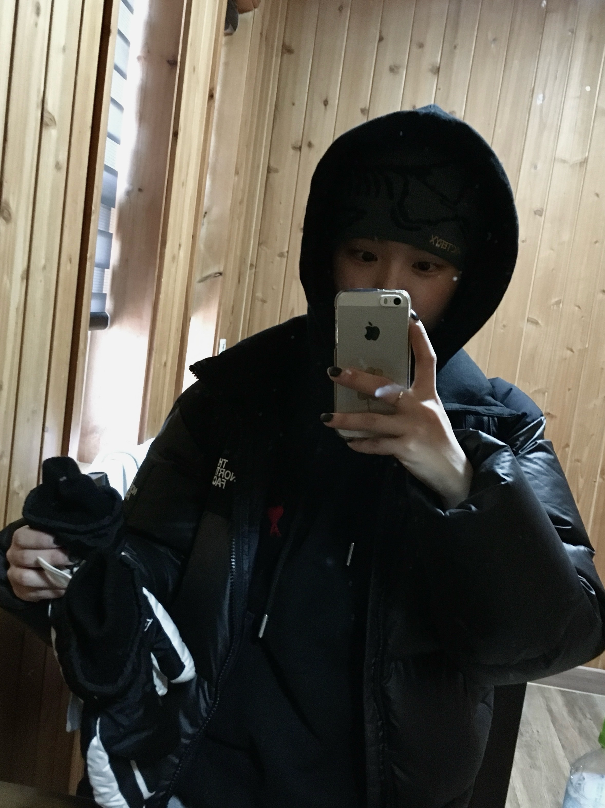 Arc'teryx Bird Head Toque Dark Magic, AMI de Coeur Loopback Oragnic Cotton Fleece Hoodie Black 착용 스타일 - 1