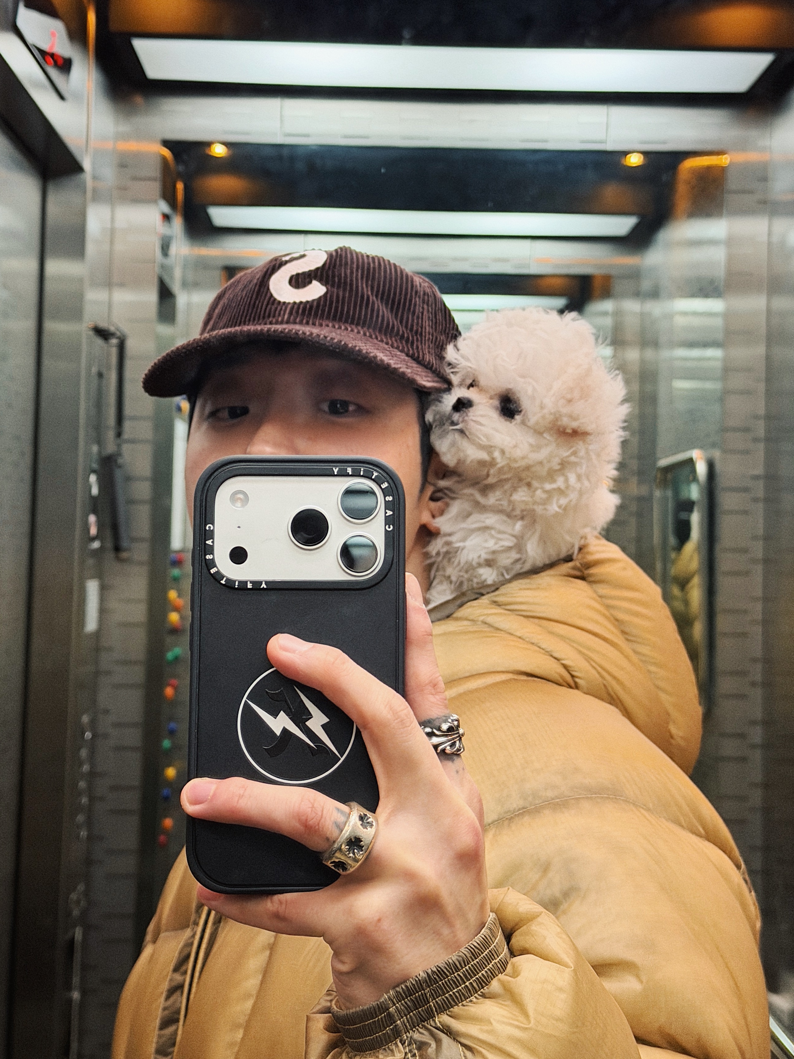 Supreme Corduroy S Logo 6-Panel Dark Brown - 24FW, Casetify x Fragment x God Selection XXX iPhone OG Logo Magsafe Impact Case Matte Black 착용 스타일 - 1