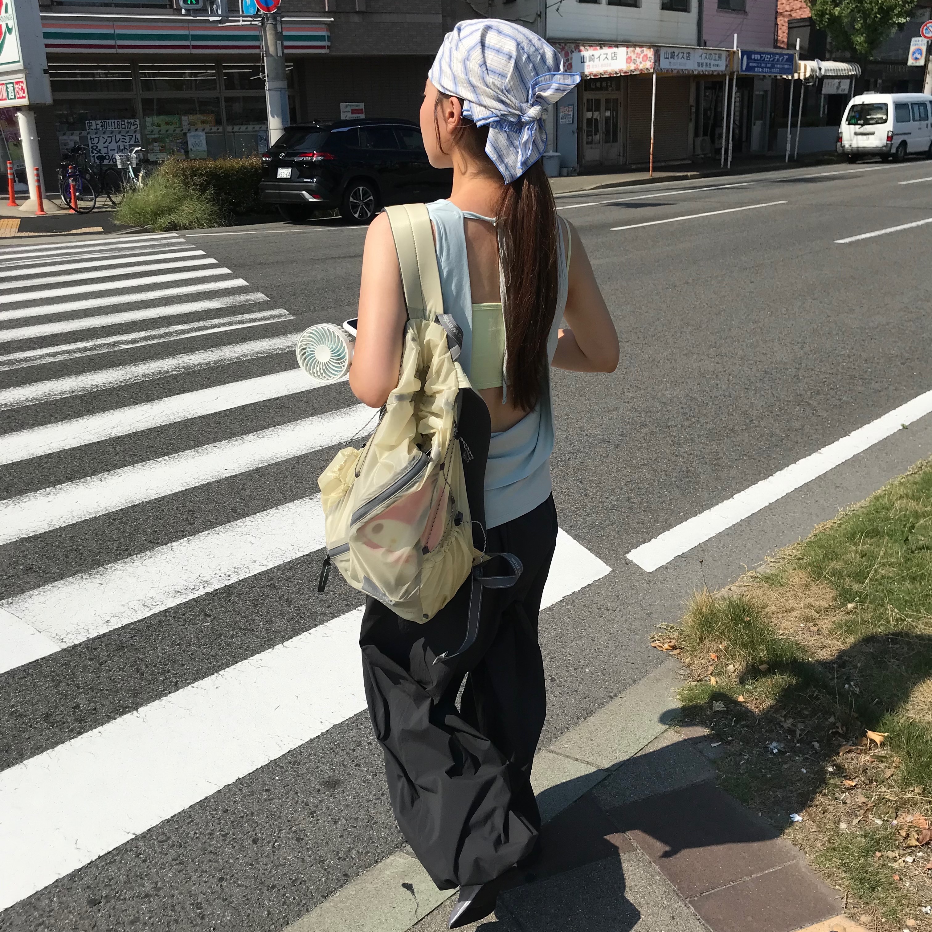 And Wander Sil Daypack Off White 착용 스타일