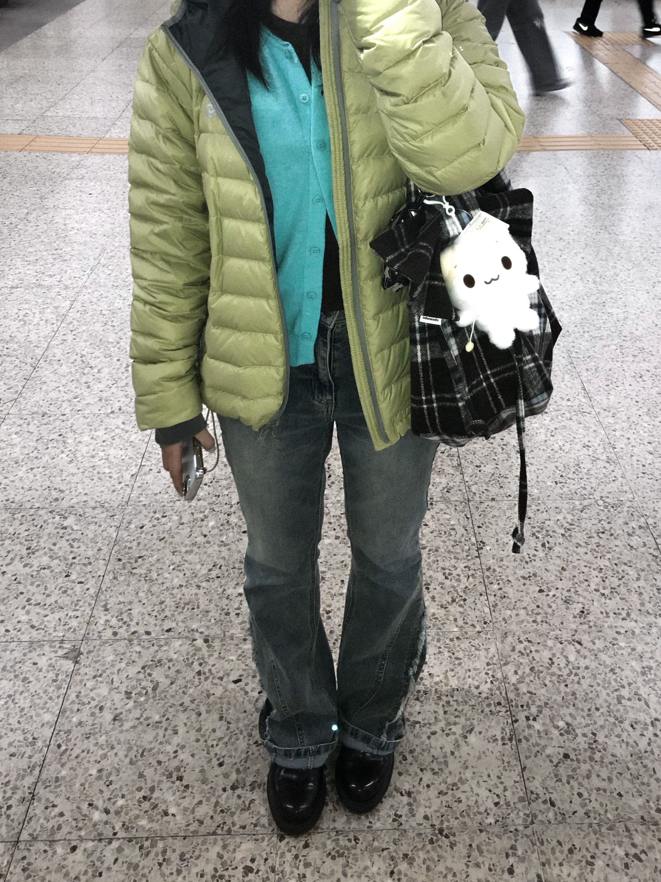 AEAE Symbol Light Down Jacket Olive, (W) Dr. Martens Patricia lll Brown 착용 스타일 - 1