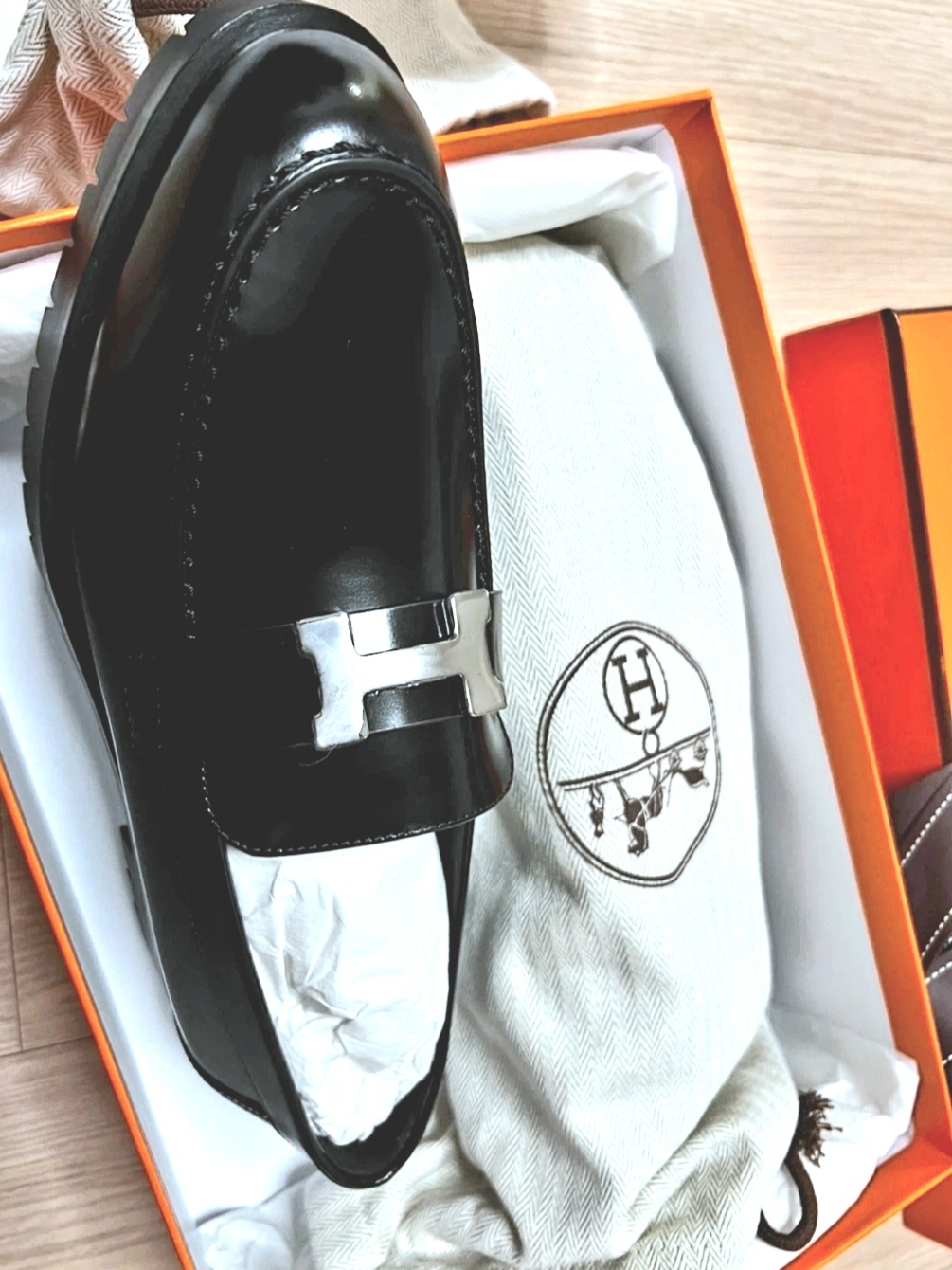 (W) Hermes Faubourg Loafer Glazed Calfskin & Palladium Noir, (W) Hermes Faubourg Loafer Calfskin & Noir 착용 스타일 - 2