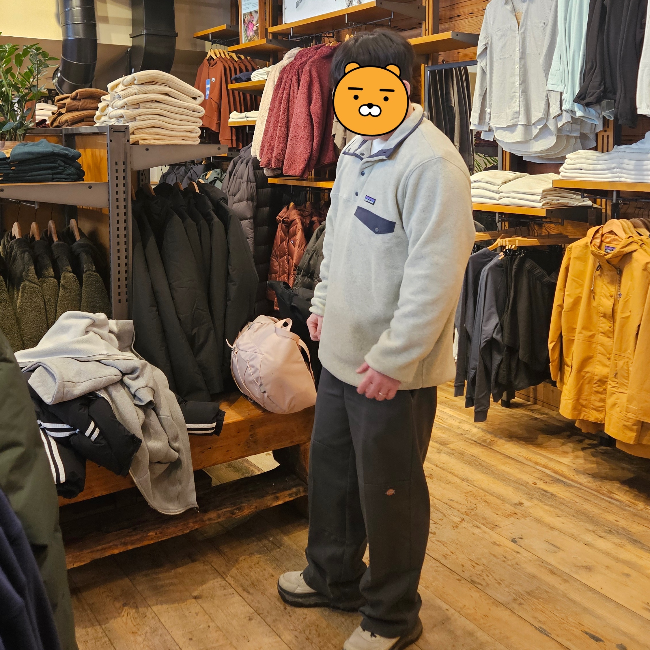 Dickies Loose Fit Double Knee Work Pants Charcoal Gray, Patagonia Lightweight Synchilla Snap-T Fleece Pullover Oatmeal Heather/Smolder Blue/New Navy 착용 스타일