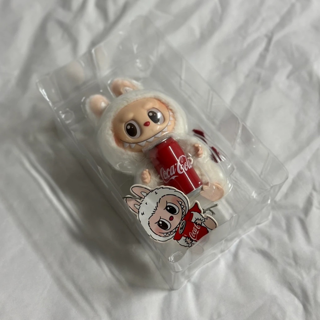 Pop Mart Labubu Coca Cola Series Happy Factor Keyring (Opened Case) 착용 스타일