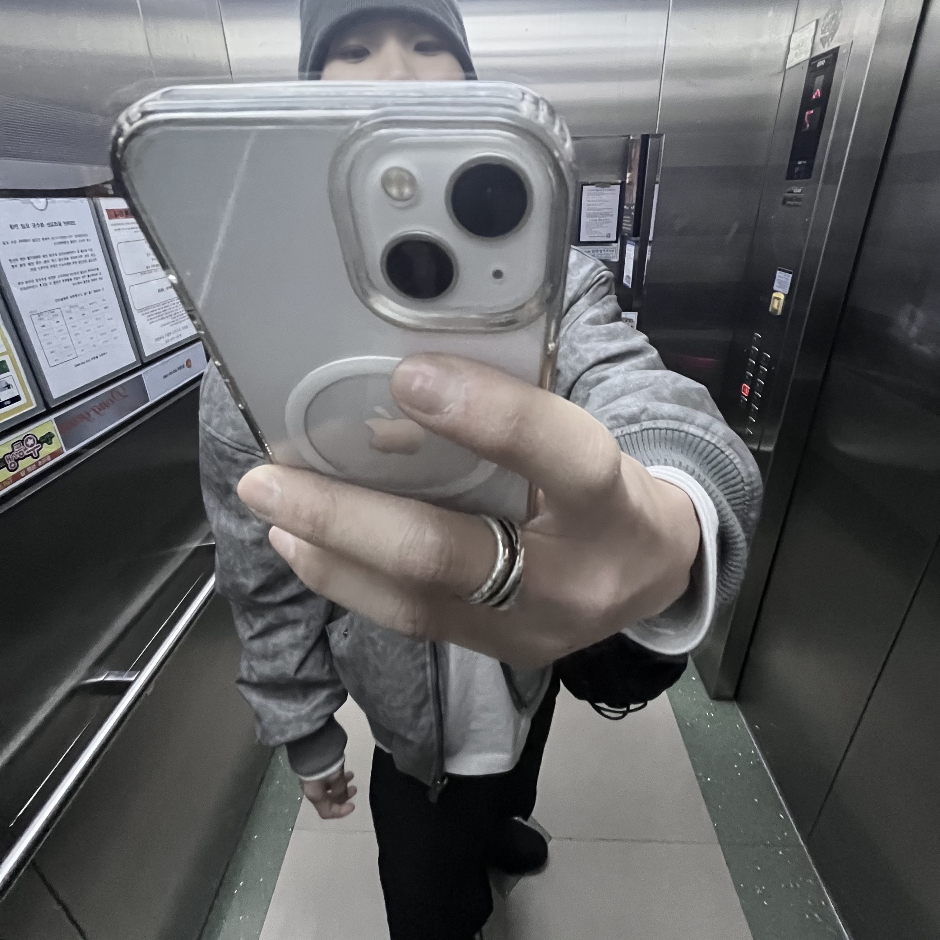 Xlim EP.8 01 Hoodie Light Gray, Deus Ex Machina Seoul Address Workwear Jacket Black 착용 스타일 - 2