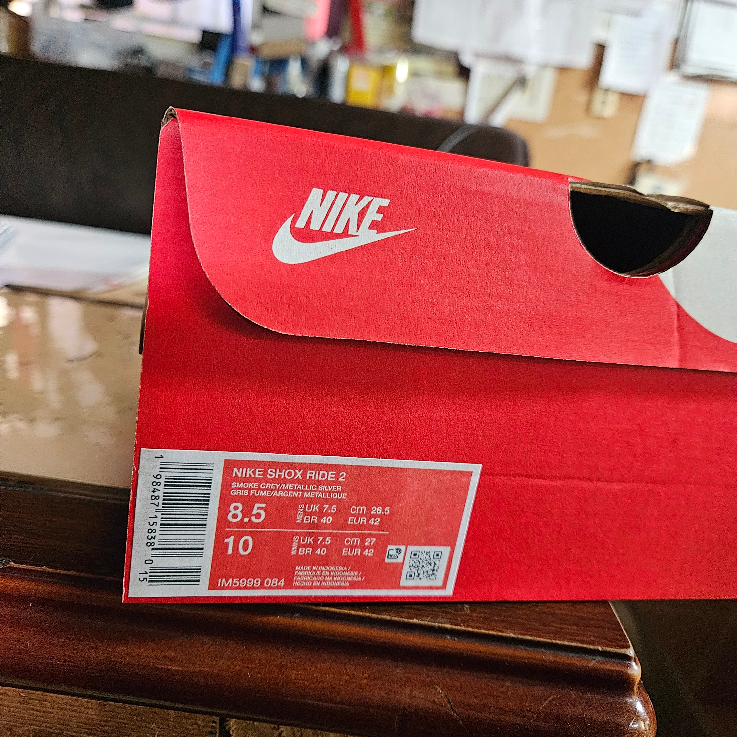 Nike Shox Ride 2 Smoke Grey University Red 착용 스타일 - 1