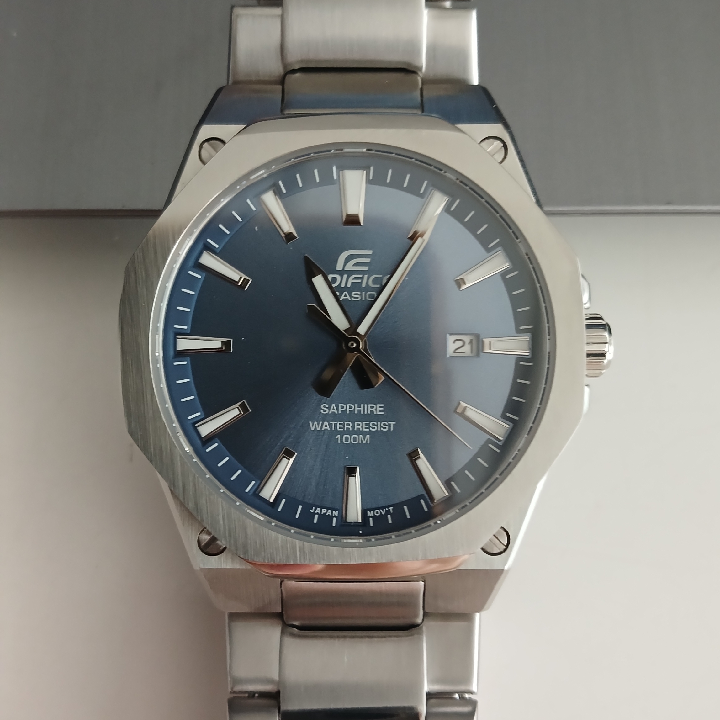 Casio EFR-S108D-2AVUDF 착용 스타일