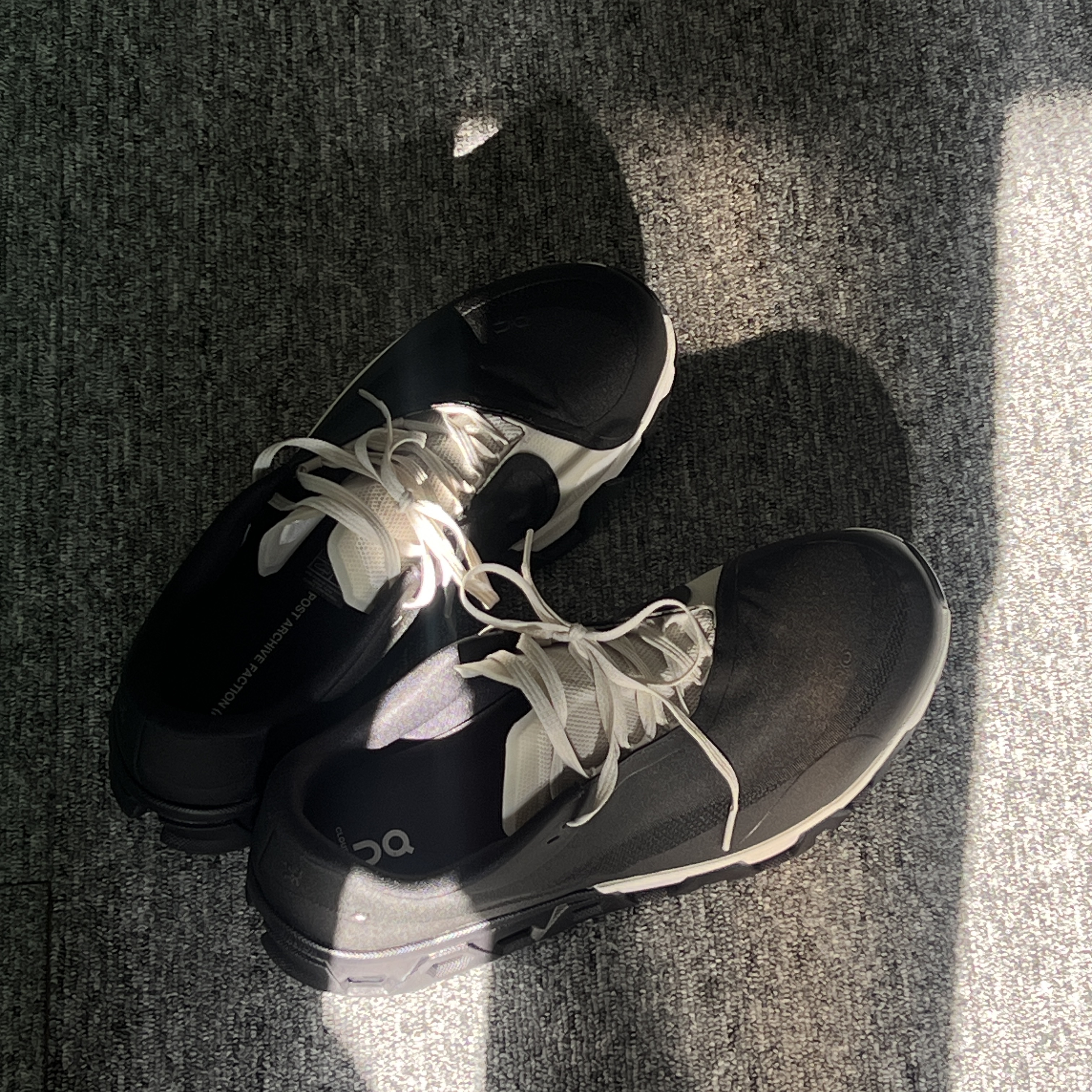 On Running x Post Archive Faction (Paf) Cloudmonster Hyper Black 착용 스타일