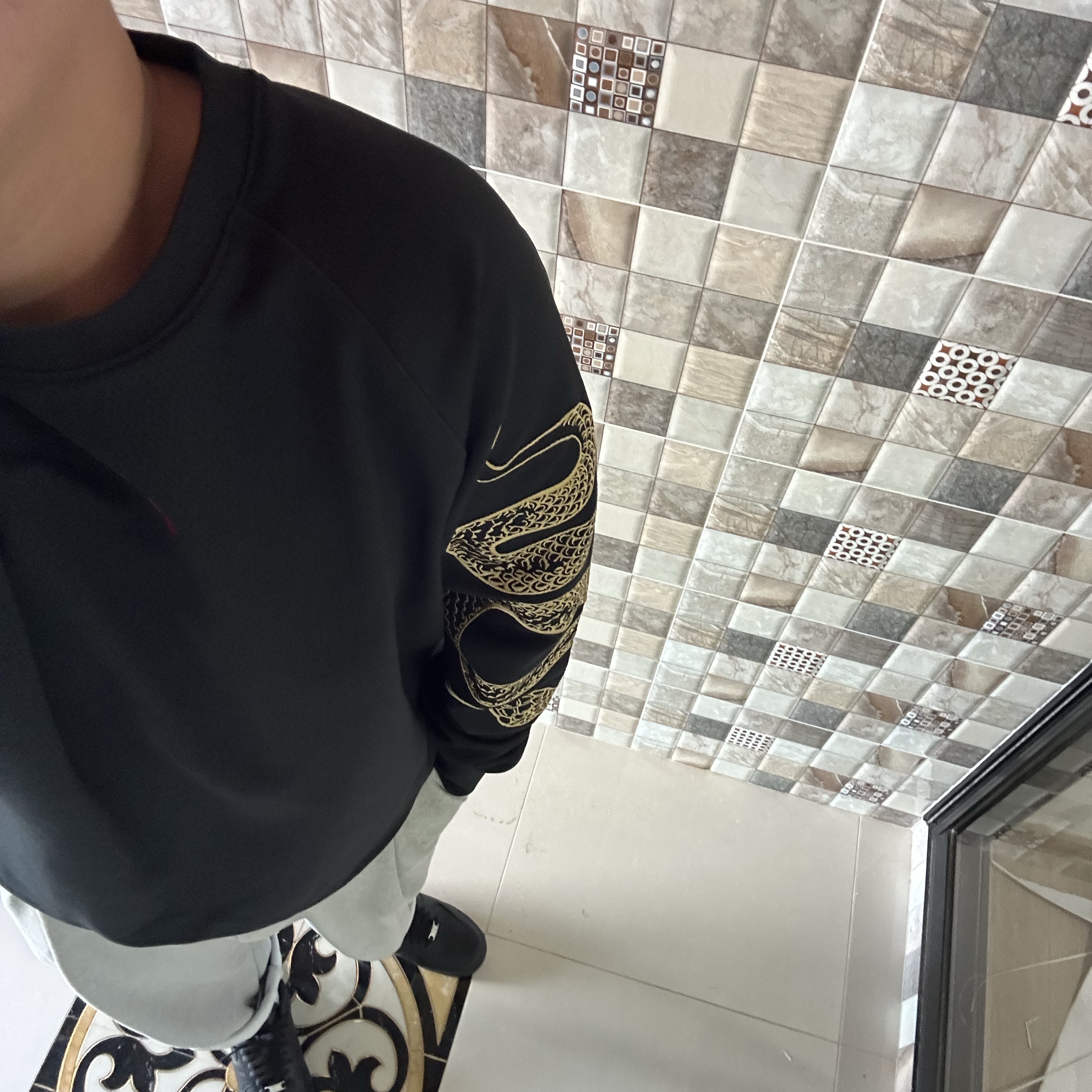 Nike Kobe Year of Mamba Therma-Fit Basketball Crew-Neck Sweatshirt Black (HQ4698-010), Jordan Access White Gym Red 착용 스타일 - 3