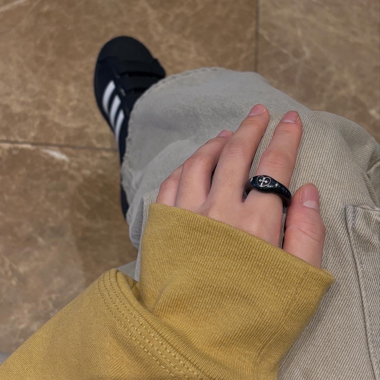 Stussy Basic Stussy Zip Hoodie Curry 2024, Nff Crucifix Heart Ring 착용 스타일 - 2