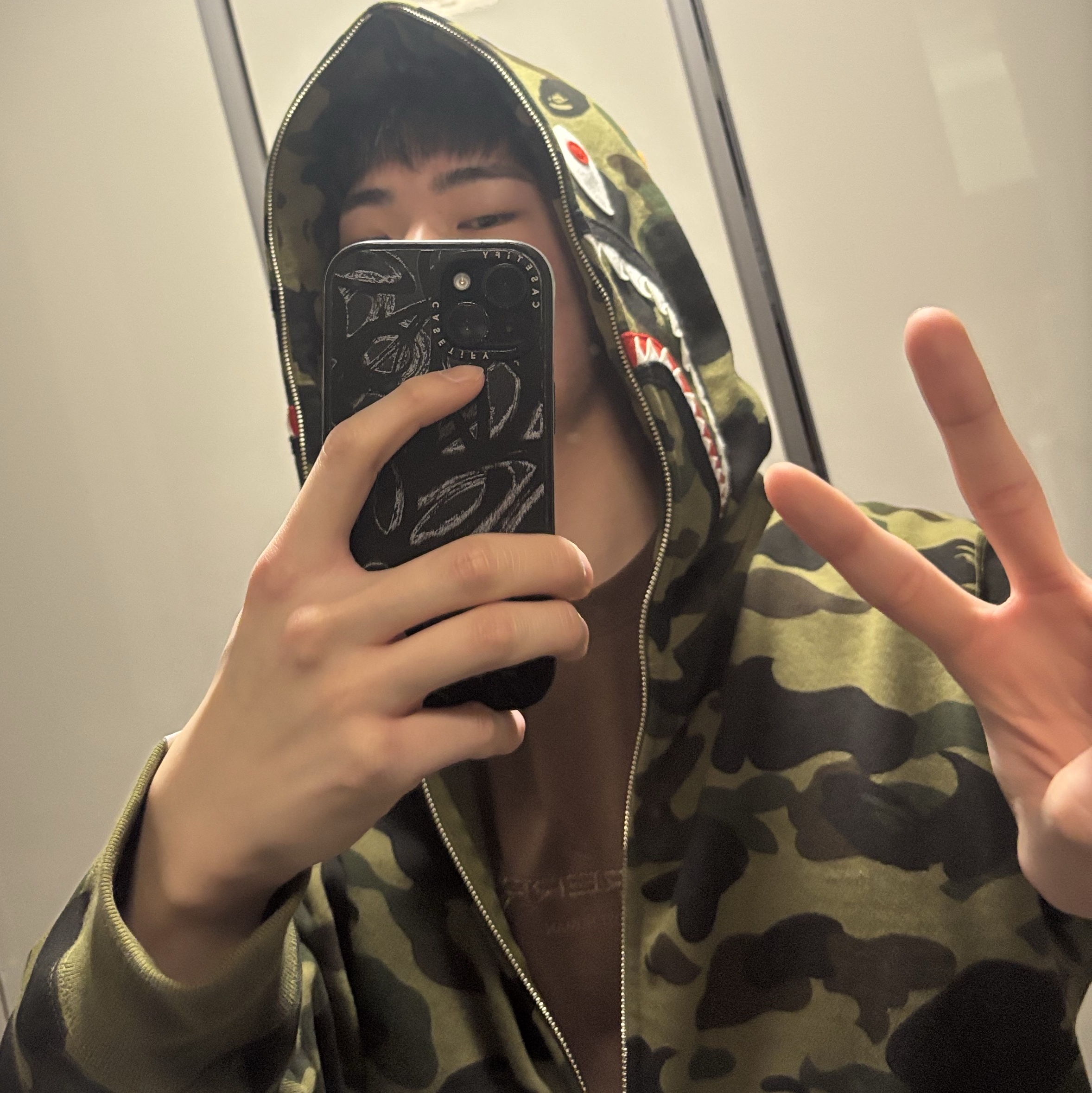 BAPE 1st Camo Shark Full Zip Hoodie Army Green, Ader Error Titan T-Shirt Product. 50 Brown 착용 스타일