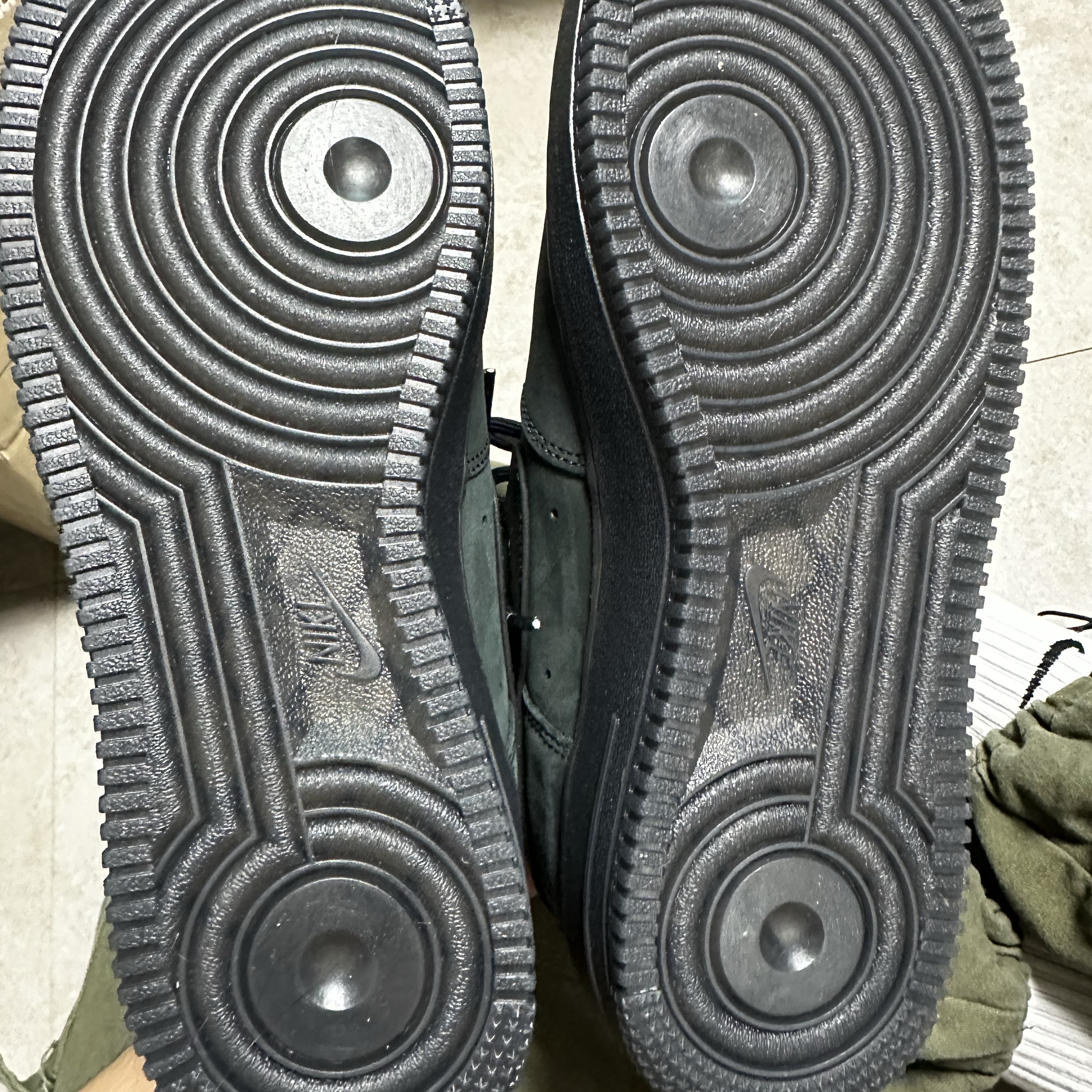 Nike Air Force 1 '07 WB Black 착용 스타일 - 3