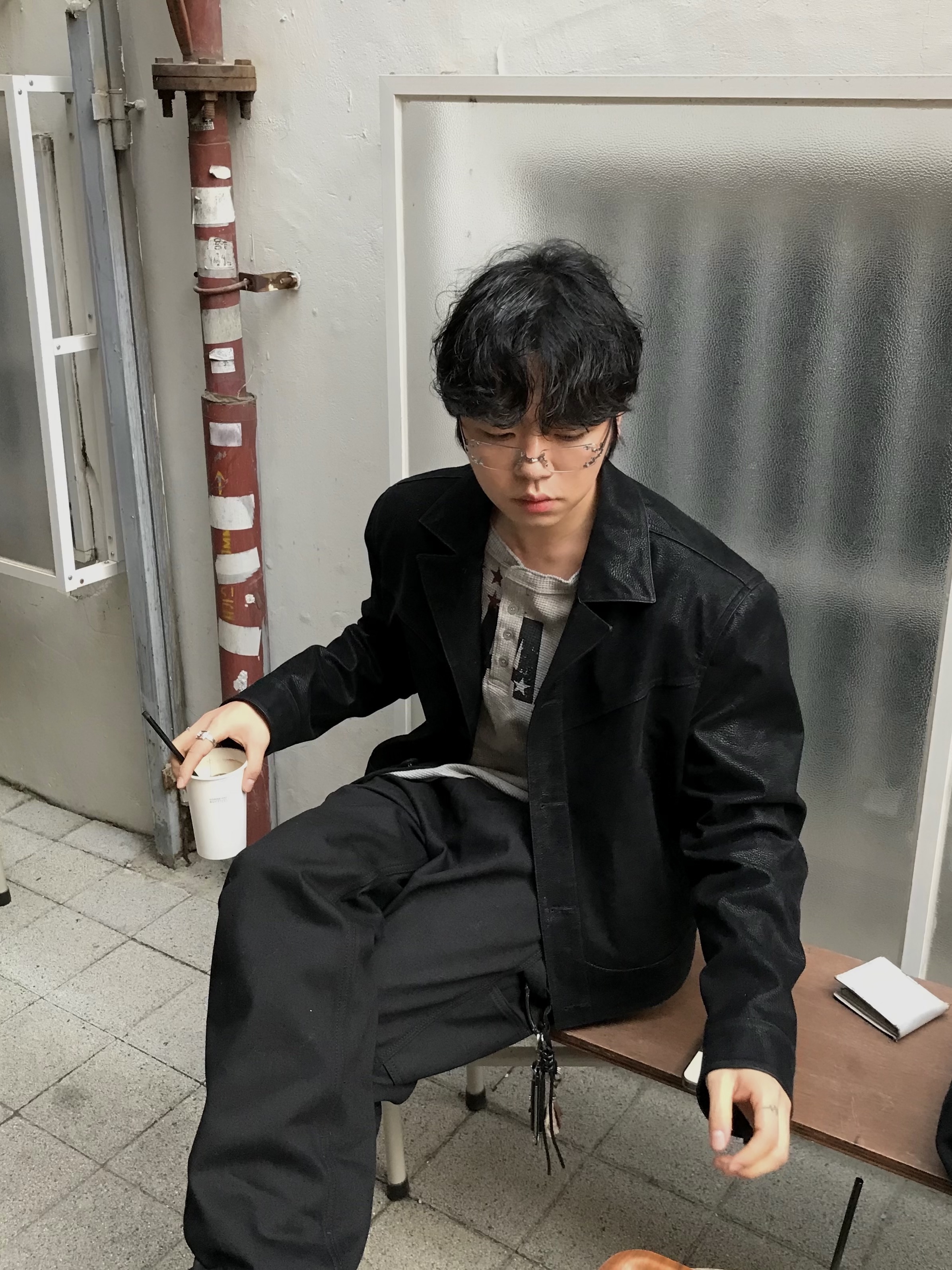 Dr. Martens x Rick Owens 1460 Quad Sole Mega Lace Boots Black, Haleine Cropped Nubuck Structured Jacket Black (WJ308) 착용 스타일 - 9