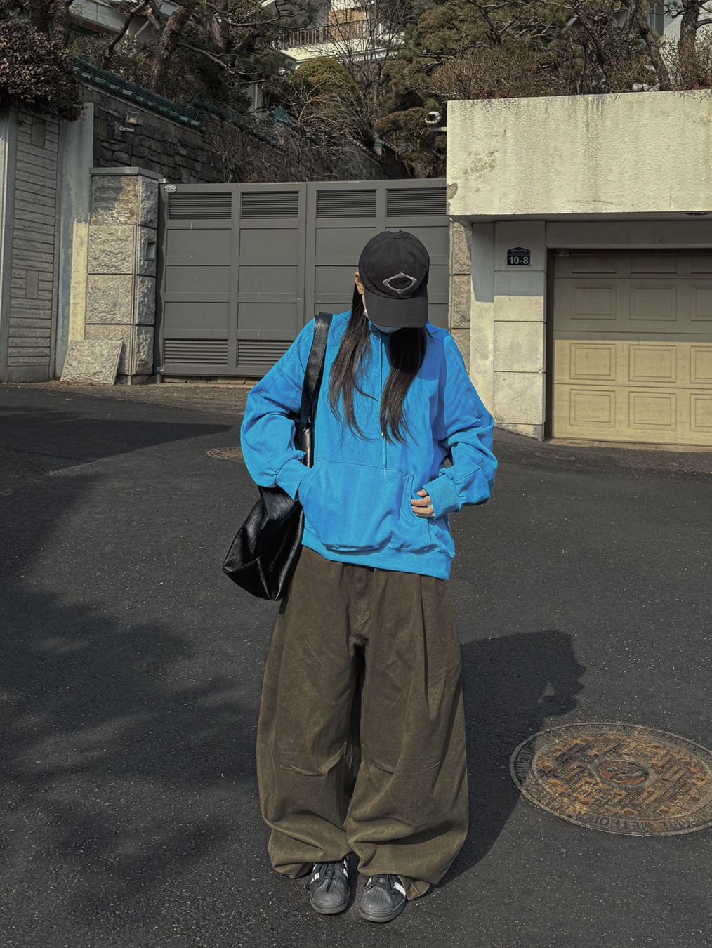 Adidas Superstar Core Black White, Mischief Rhombus Ball Cap Black 착용 스타일 - 3