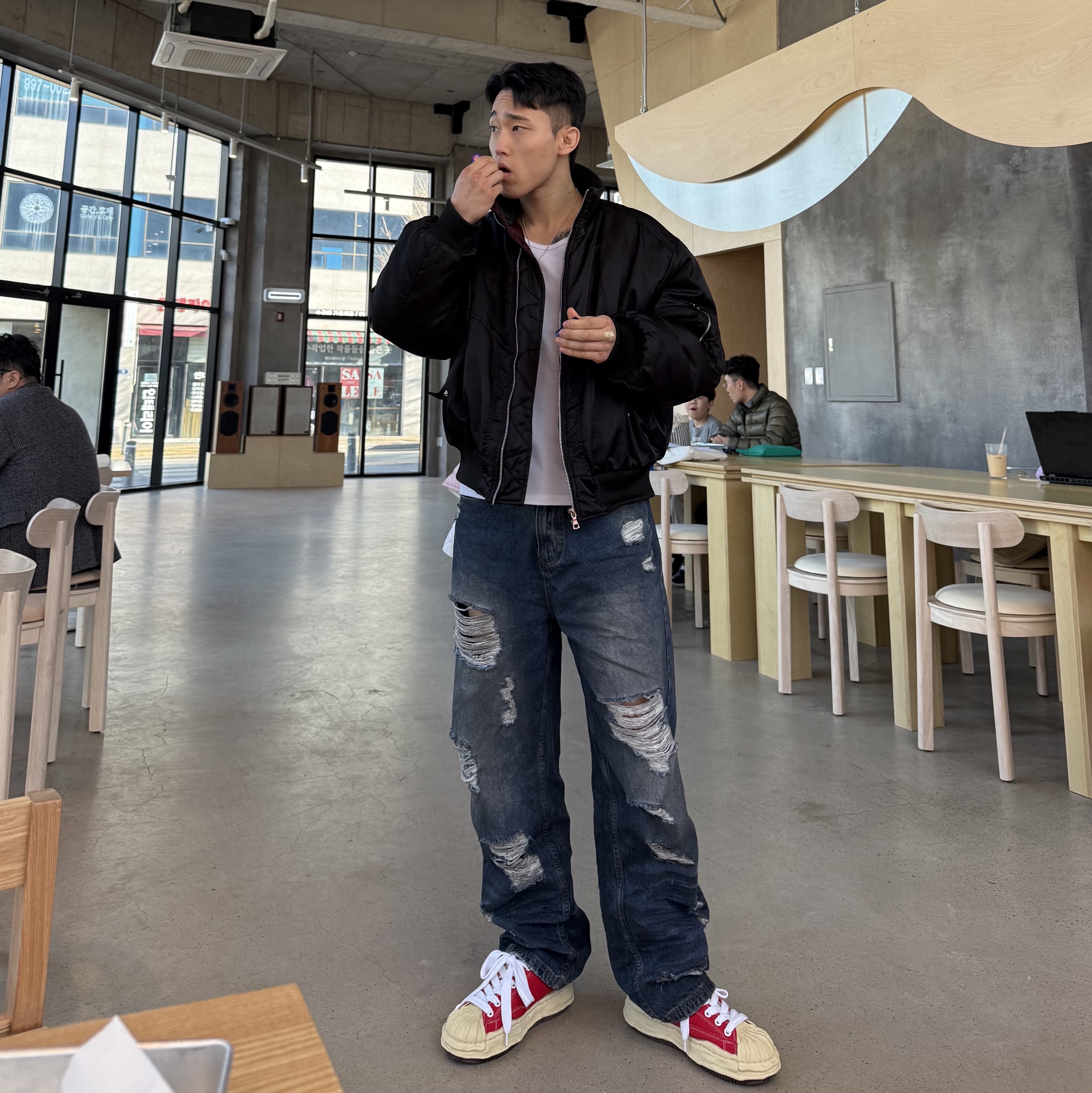 Maison Mihara Yasuhiro Blakey VL OG Sole Canvas Low-top Sneakers Red 착용 스타일