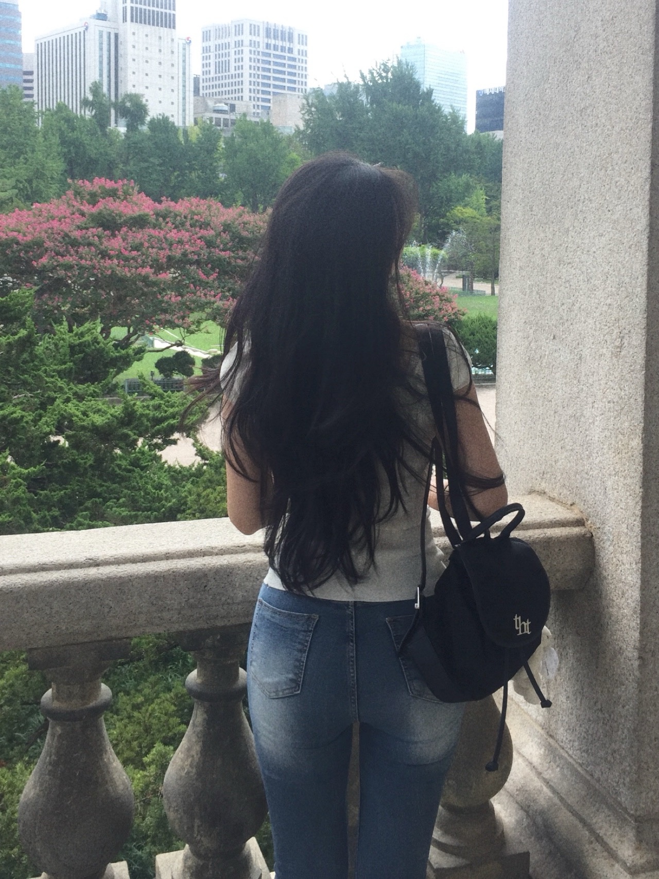 Threetimes Acorn Backpack Black 착용 스타일 - 4