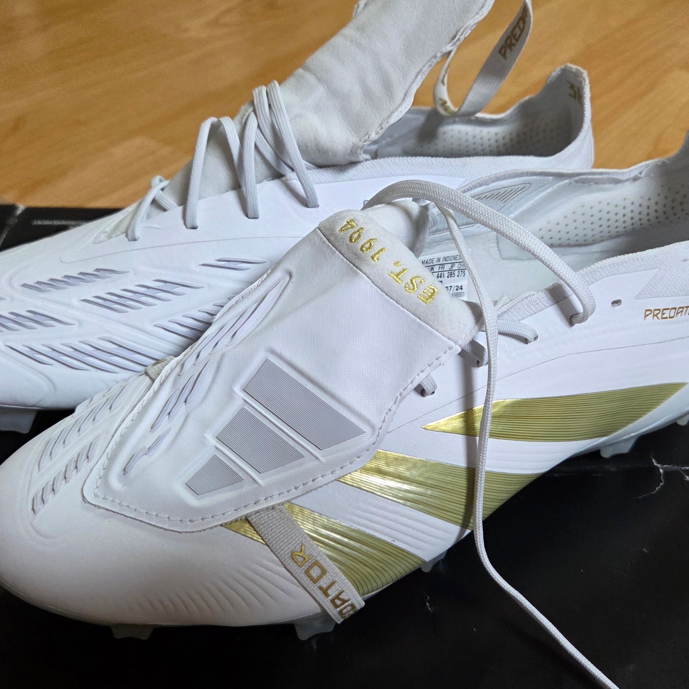 Adidas Predator Elite Foldover Tongue FG Cloud White Gold Metallic 착용 스타일 - 2