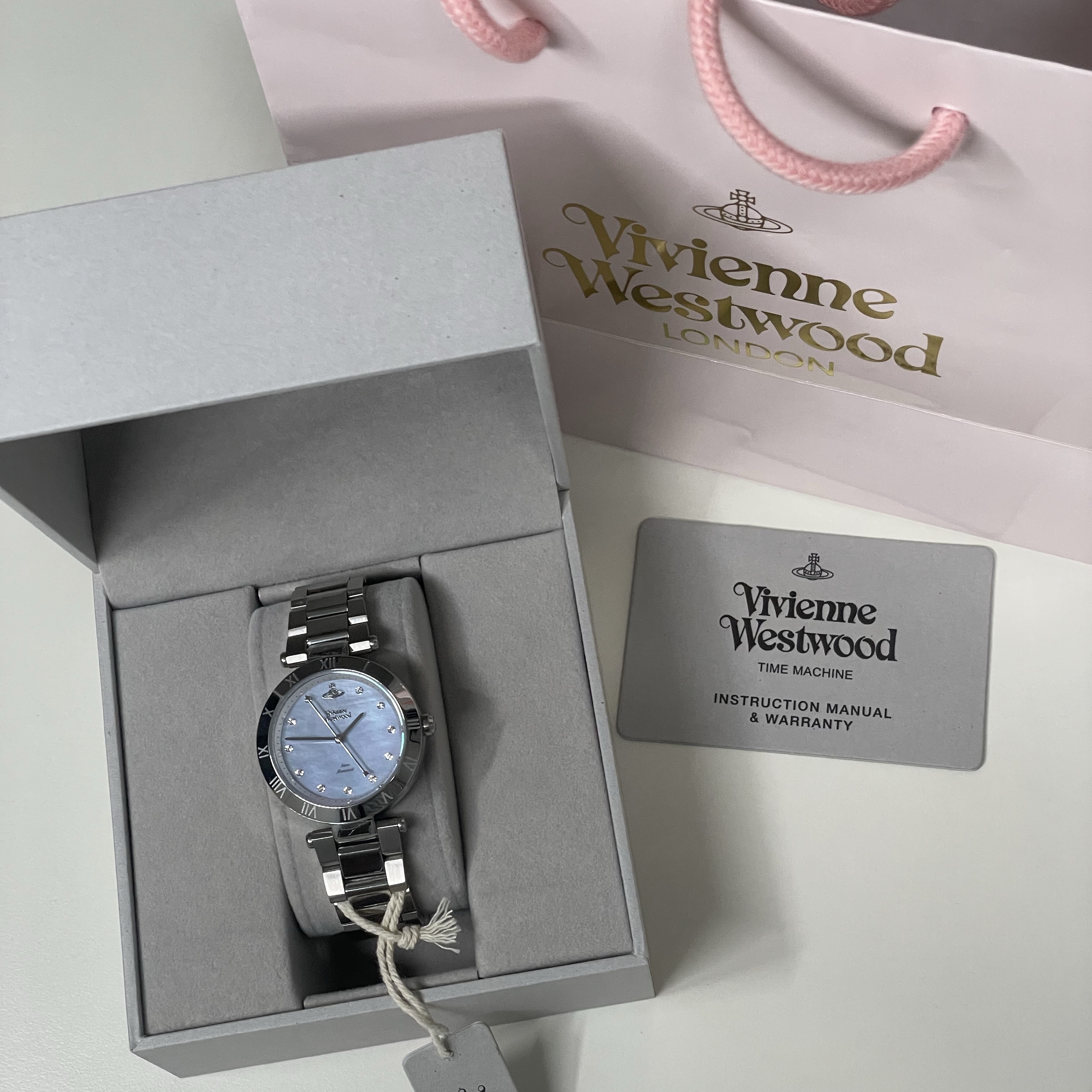 Vivienne Westwood Montagu Silver Blue 착용 스타일 - 2