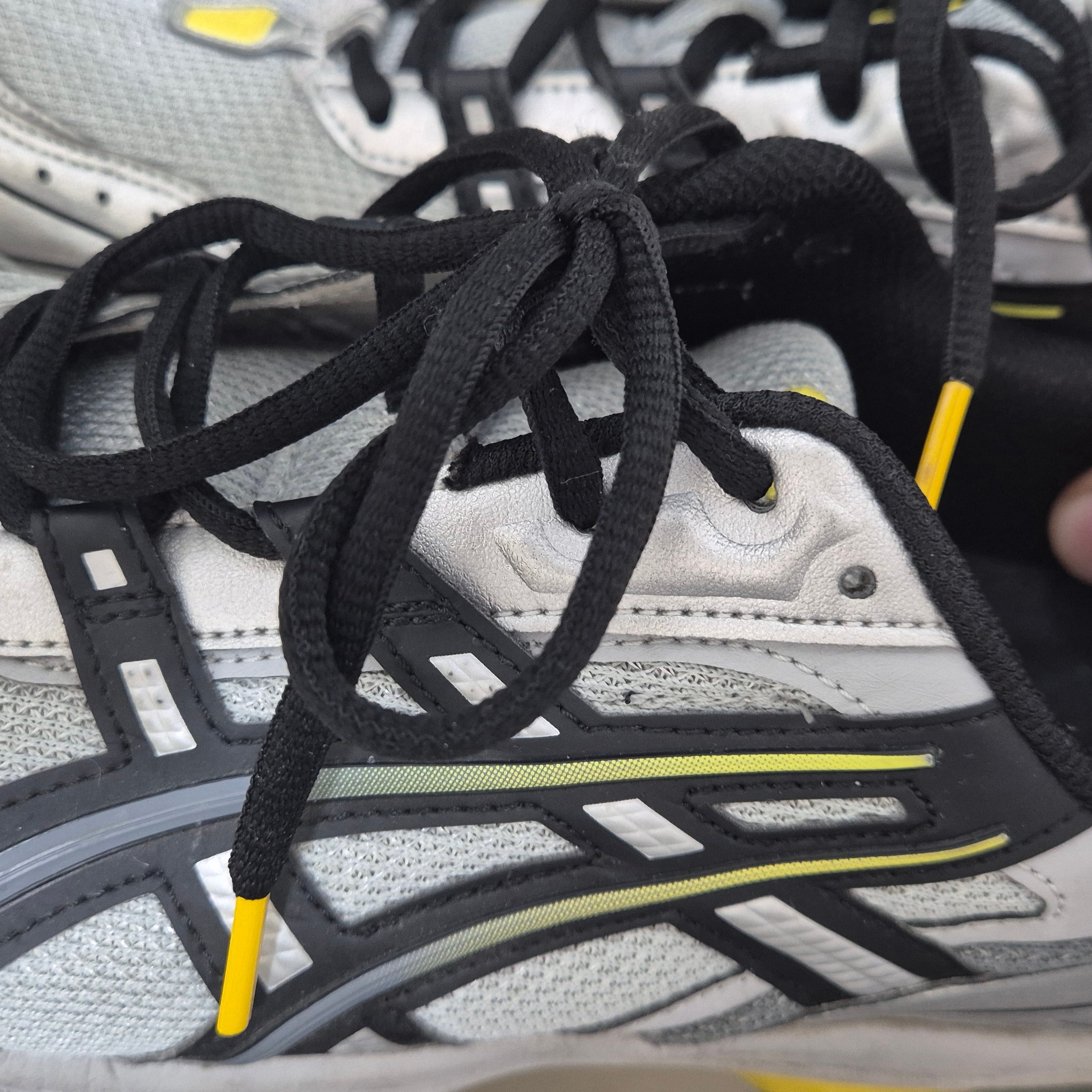 Asics Gel-1090 Mid Grey Black 착용 스타일