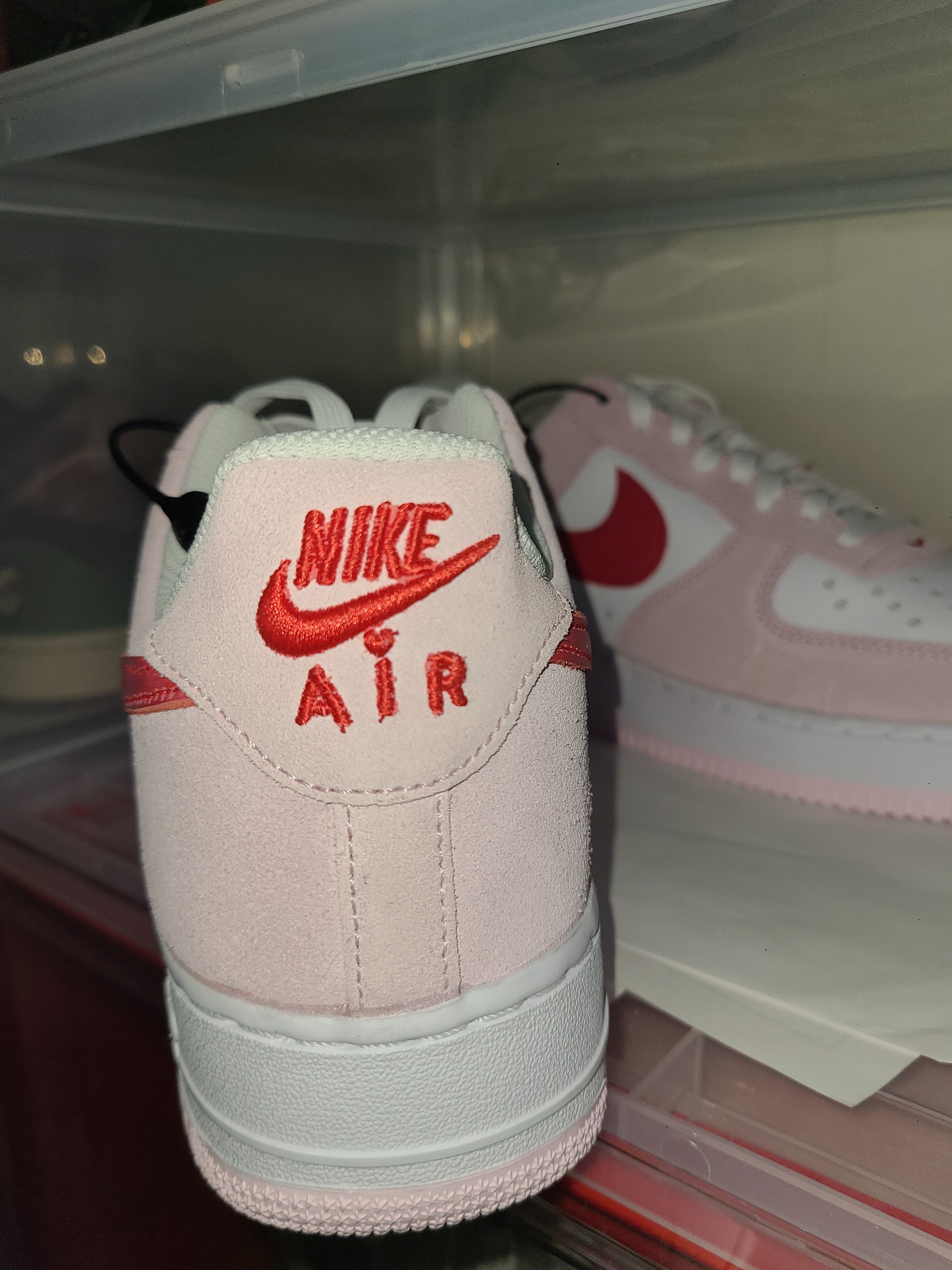 Nike Air Force 1 '07 QS Valentine's Day 착용 스타일 - 3