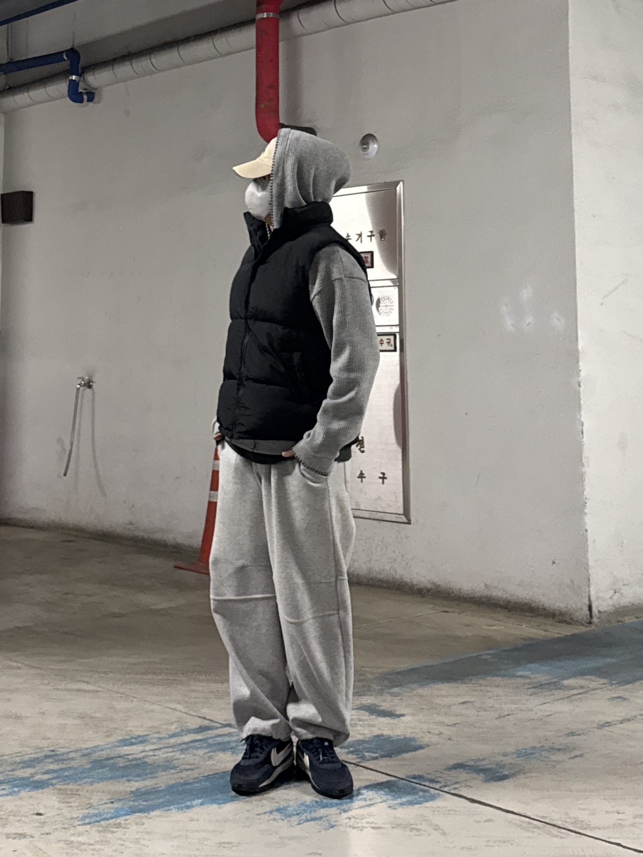 [15%적립] Polo Ralph Lauren Cotton Chino Baseball Cap Nubuck Relay Blue - 25SS, Nike x Sacai x Fragment LDWaffle Blackened Blue 착용 스타일 - 1