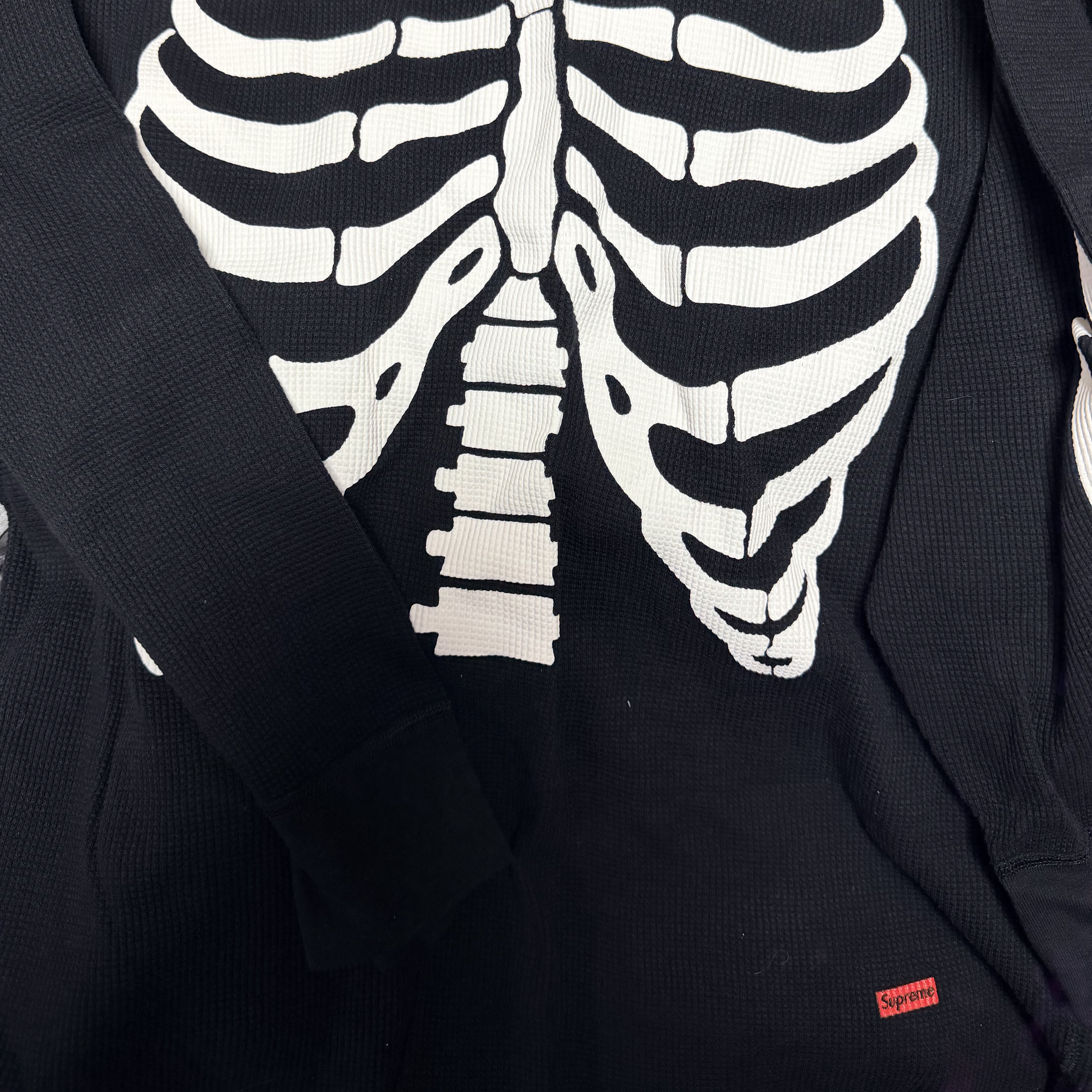 Supreme Hanes Bones Thermal Crew Black (1 Pack) 착용 스타일