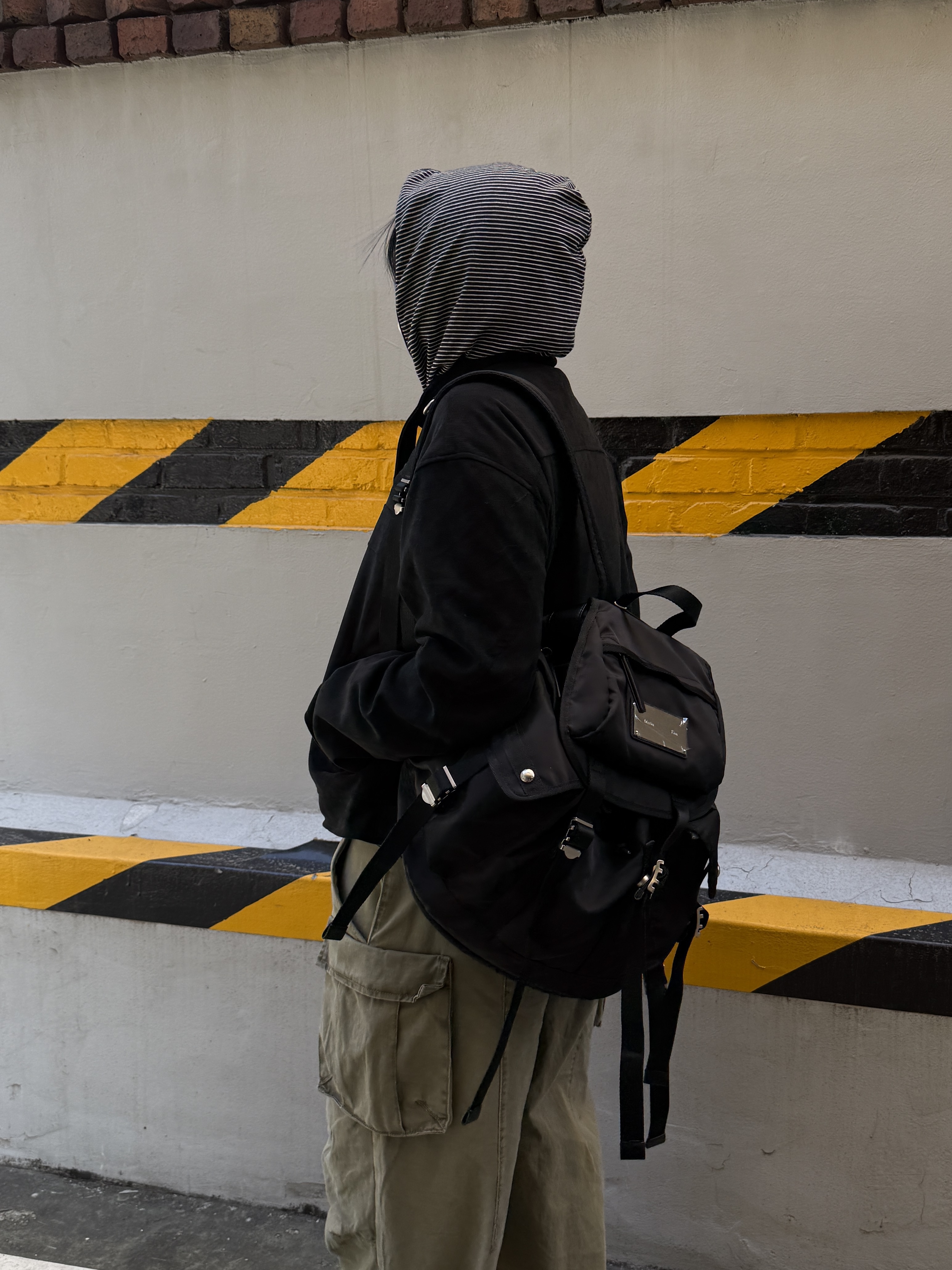 Matin Kim Pocket Utility Large Backpack Black, Balenciaga 3XL Sneakers Light Beige 착용 스타일 - 3