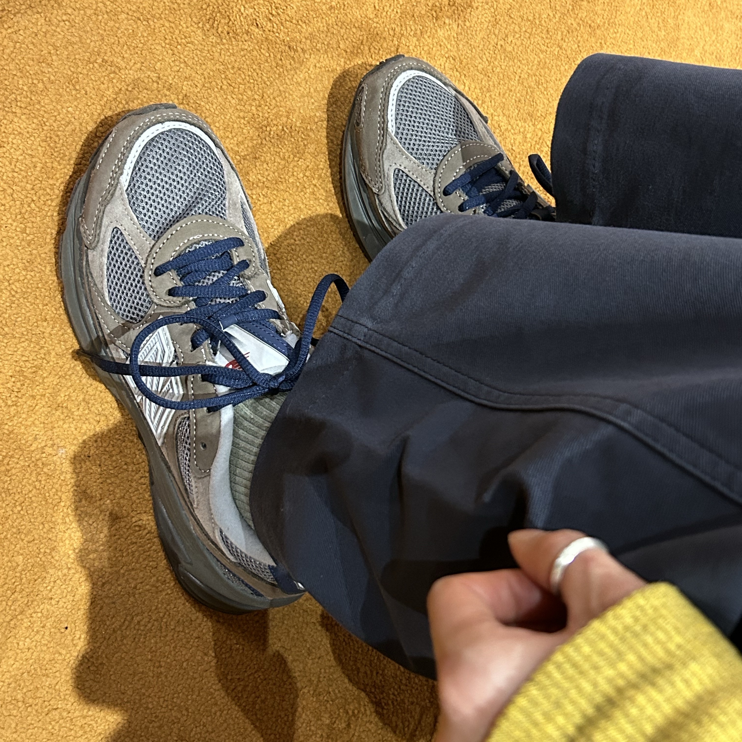 New Balance x Khakis 2010 Abzorb Shadow Brown 착용 스타일 - 6