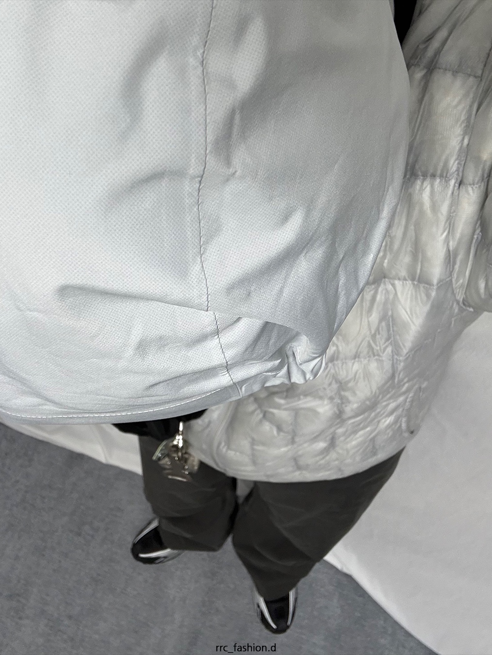 Montbell Plasma 1000 Down Jacket Light Silver, Nike Shox R4 Metallic Silver Red 착용 스타일 - 4
