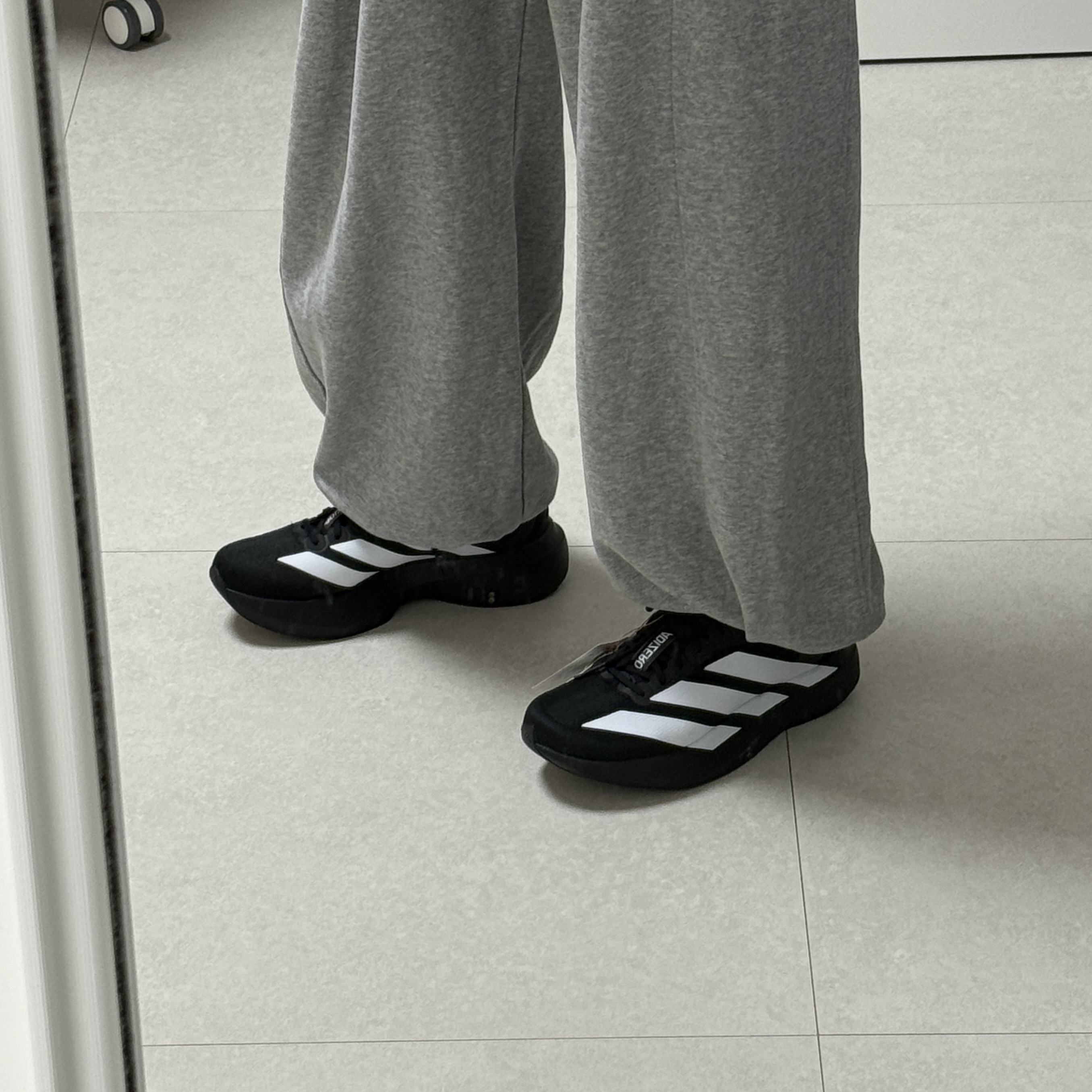 Adidas Adizero EVO SL Core Black Cloud White 착용 스타일